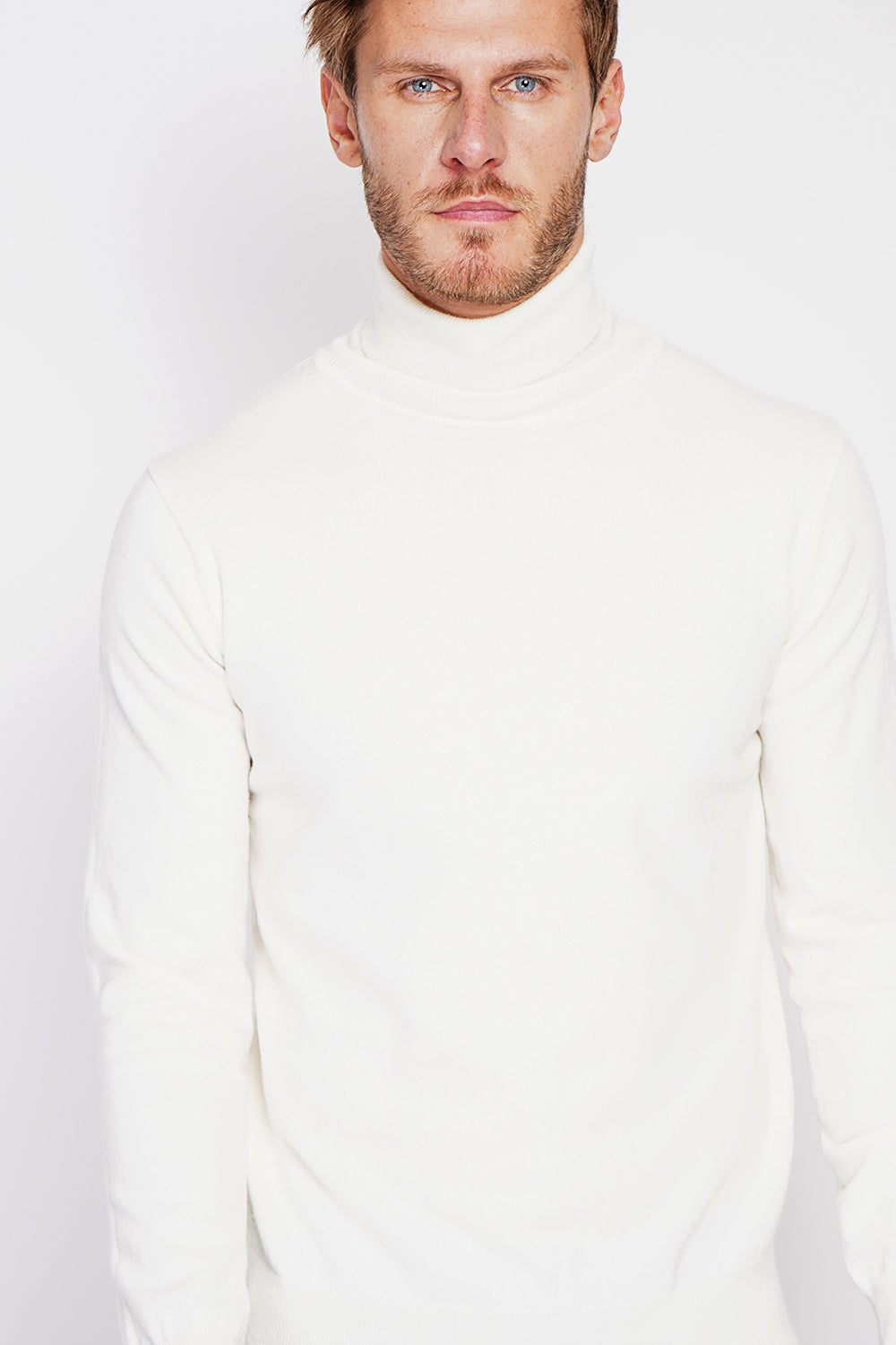 Classic turtleneck sweater with long sleeves knit in 2 threads