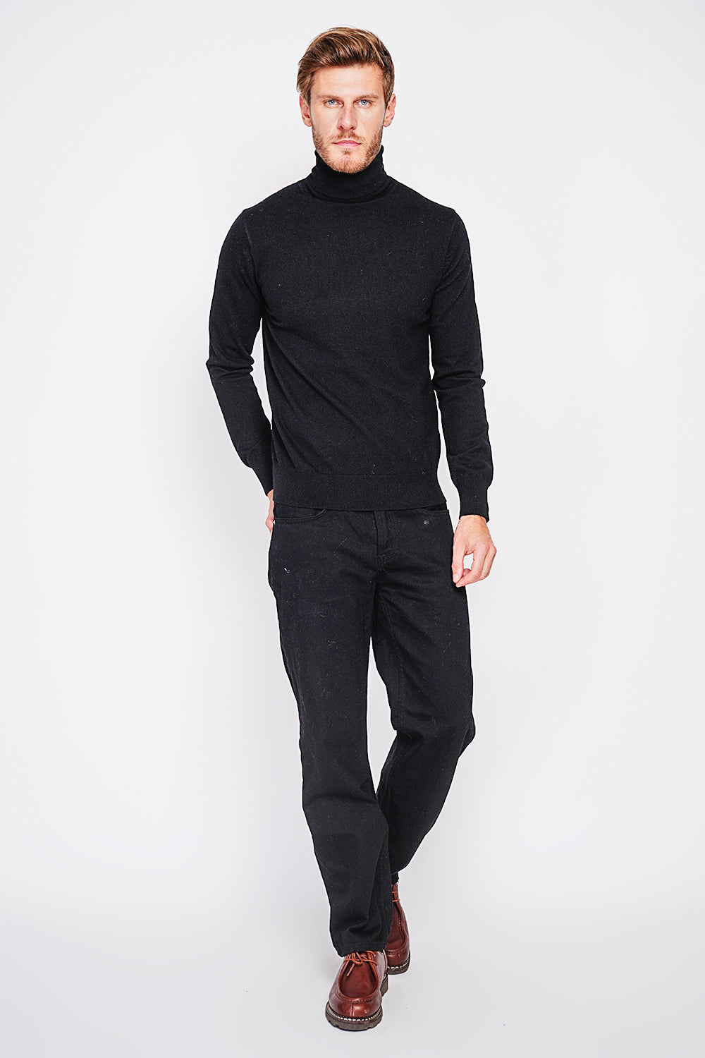 Classic turtleneck sweater with long sleeves knit in 2 threads