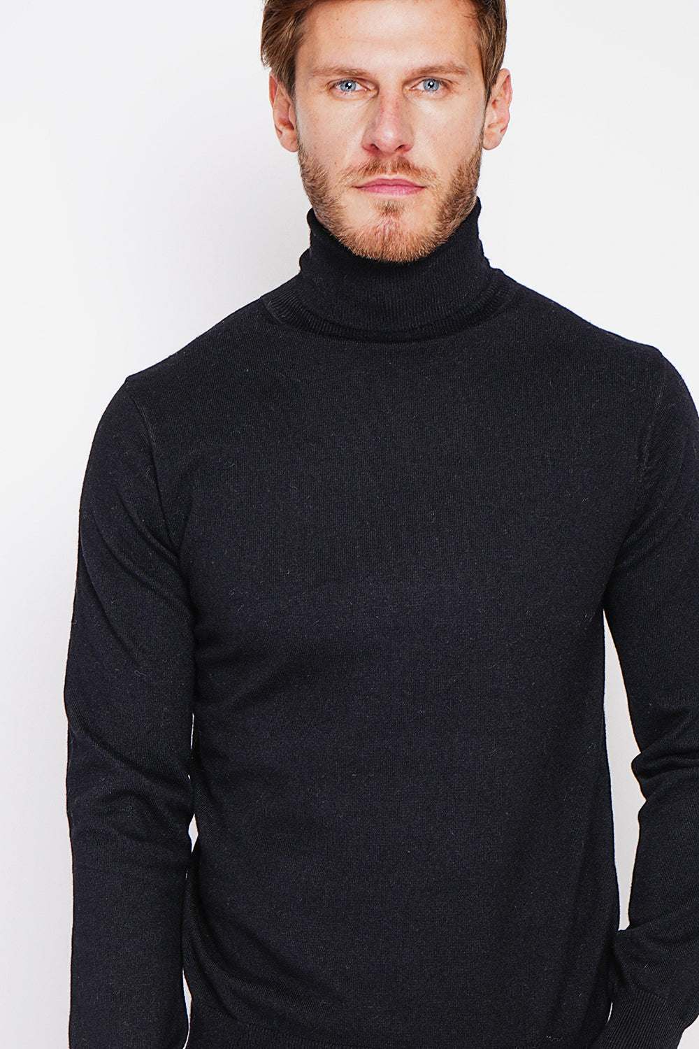 Classic turtleneck sweater with long sleeves knit in 2 threads