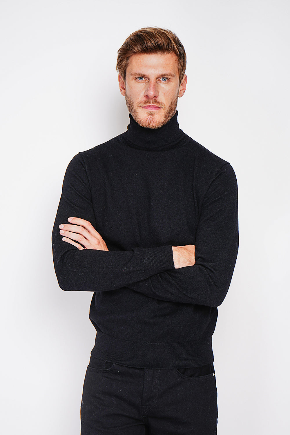 Classic turtleneck sweater with long sleeves knit in 2 threads