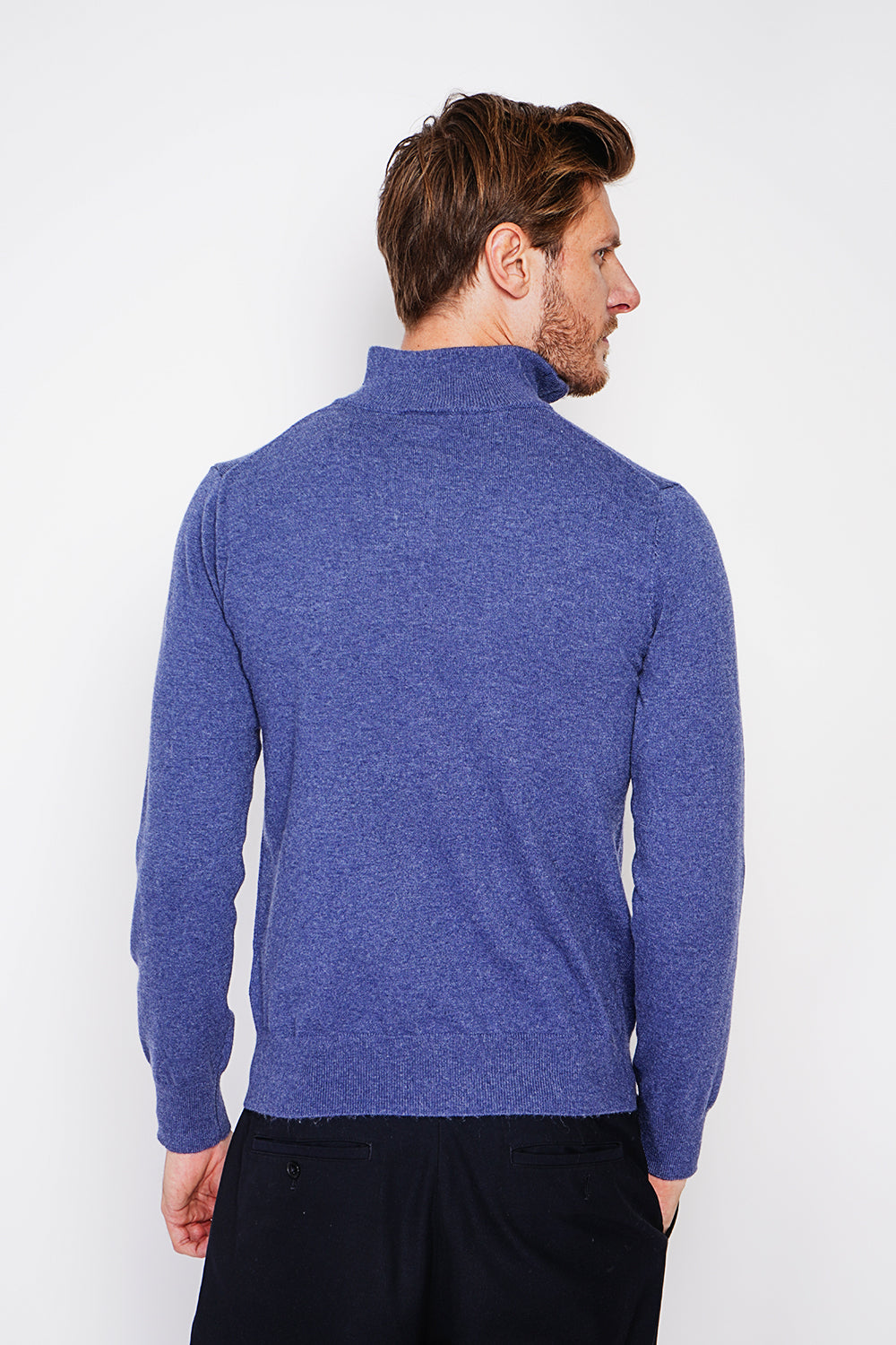 Zipped trucker neck sweater with long sleeves knitting in 2 threads