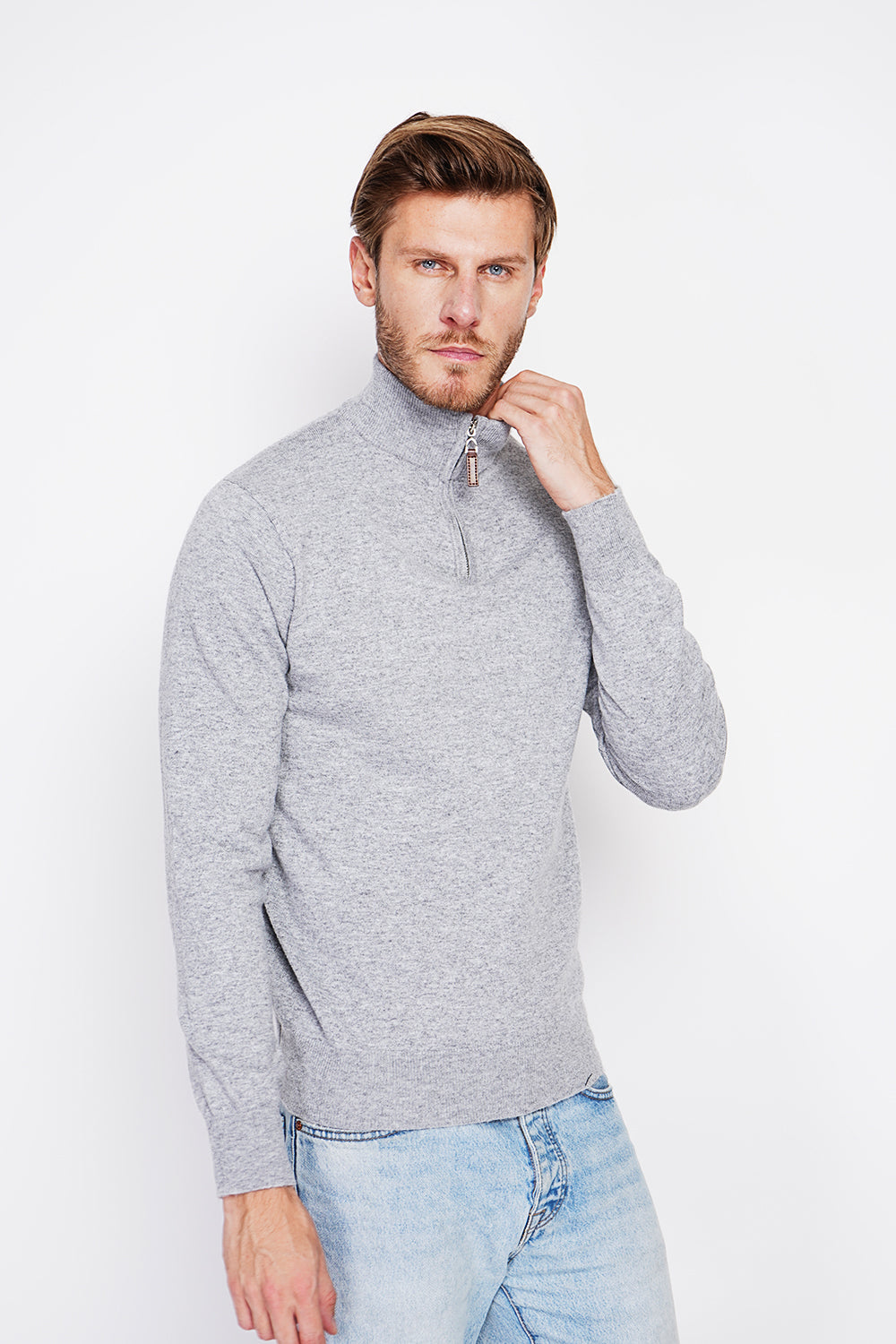 Zipped trucker neck sweater with long sleeves knitting in 2 threads