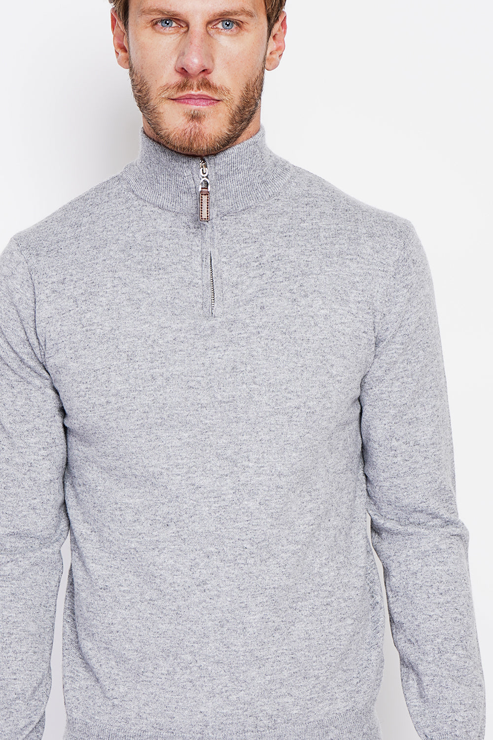 Zipped trucker neck sweater with long sleeves knitting in 2 threads