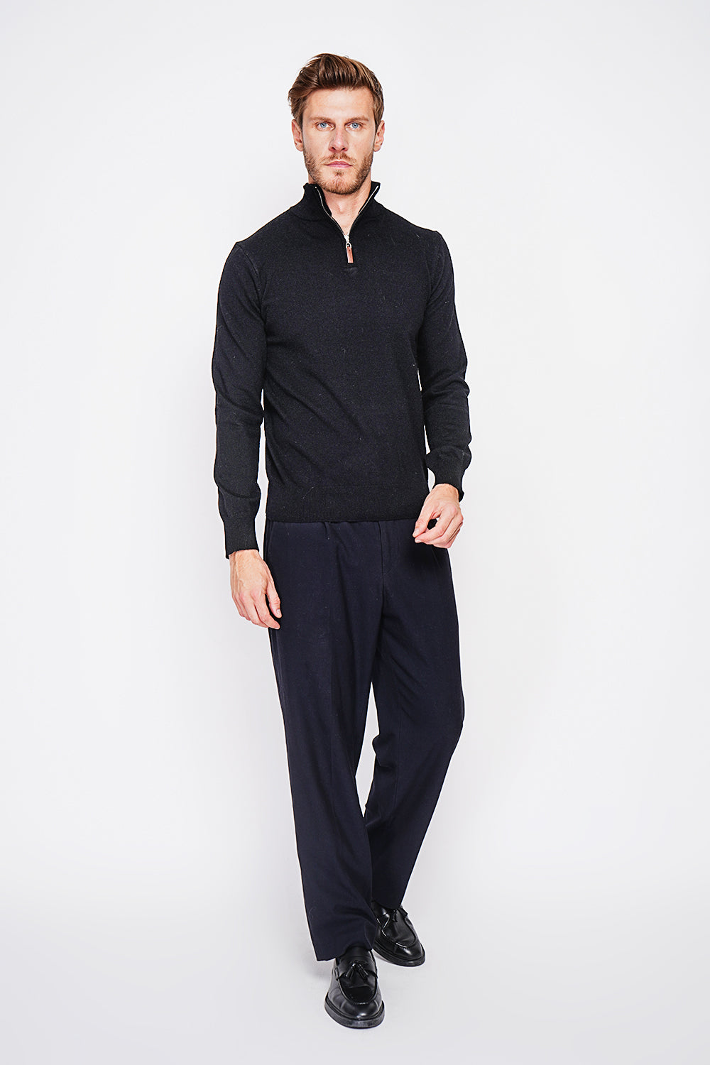 Zipped trucker neck sweater with long sleeves knitting in 2 threads