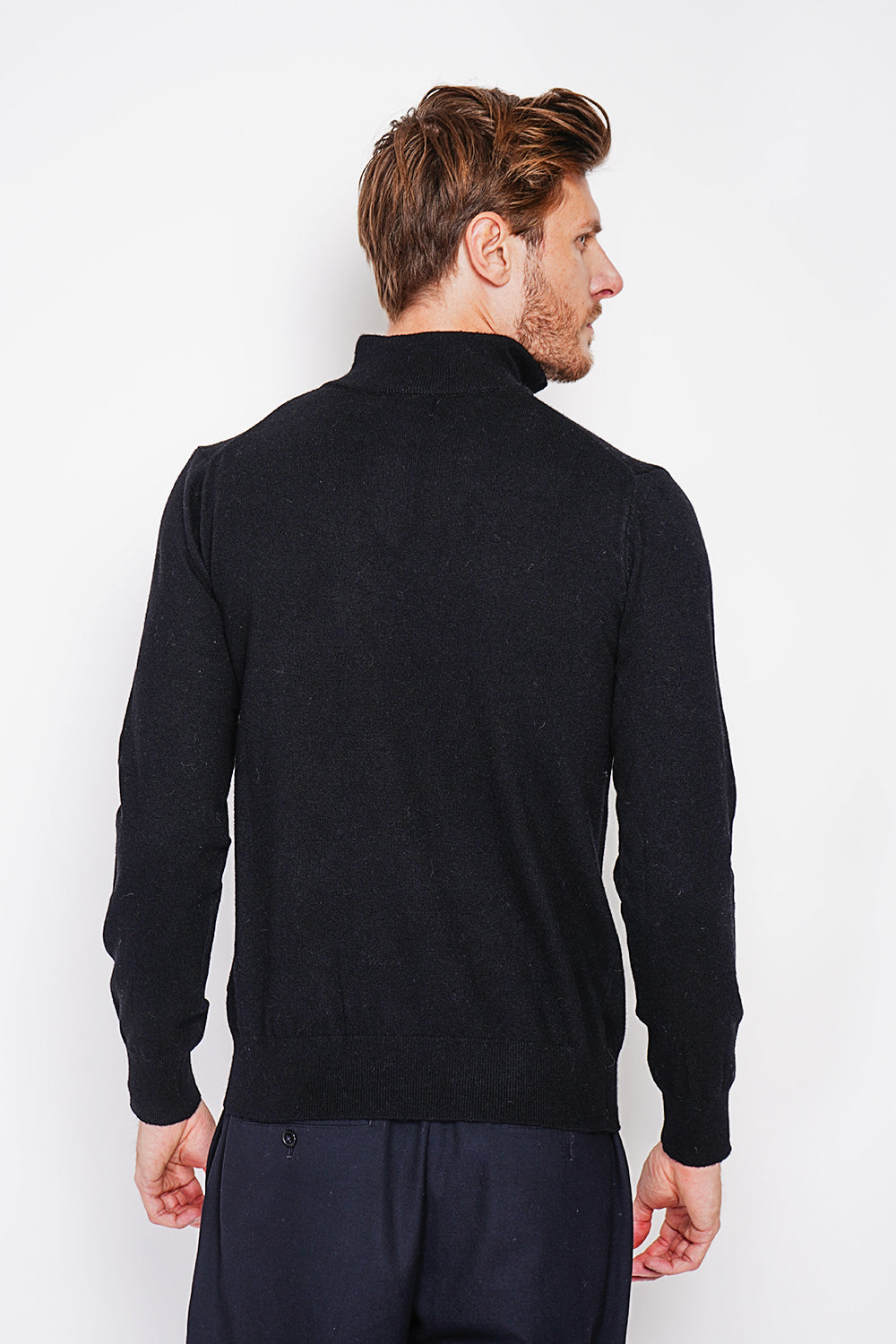 Zipped trucker neck sweater with long sleeves knitting in 2 threads