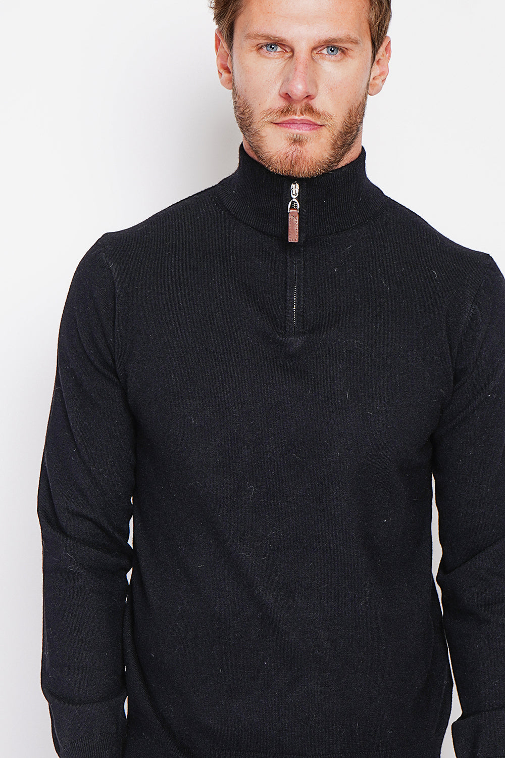 Zipped trucker neck sweater with long sleeves knitting in 2 threads