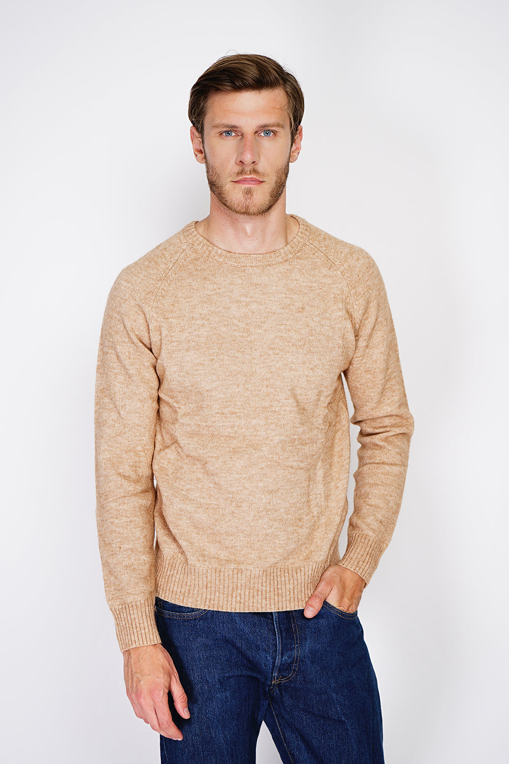 ROUND COLLAR SWEATER WITH RAGLAN SLEEVES