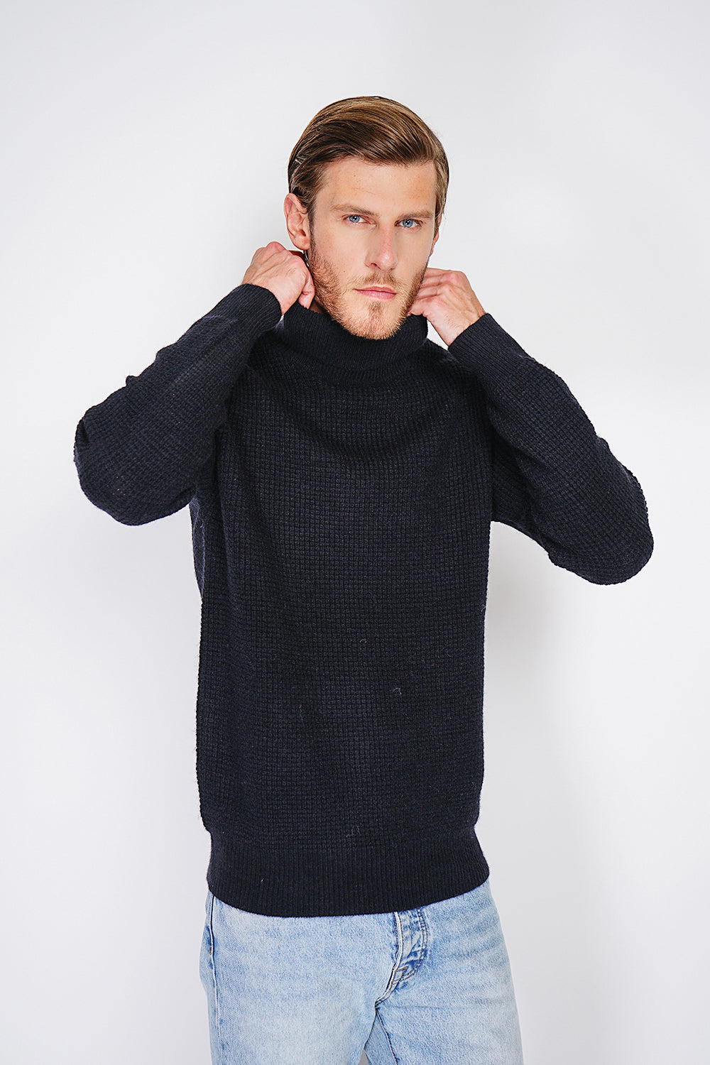 ROUND COLLAR SWEATER WITH HONEYCOMB KNITTING