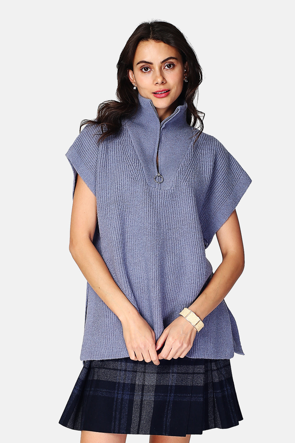 High neck poncho sweater closed with a zip, fancy knit