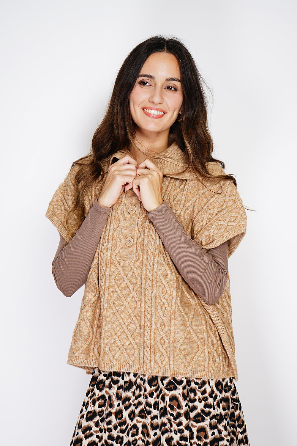 Pull large à capuche poche poitrine – Camel – C&Jo