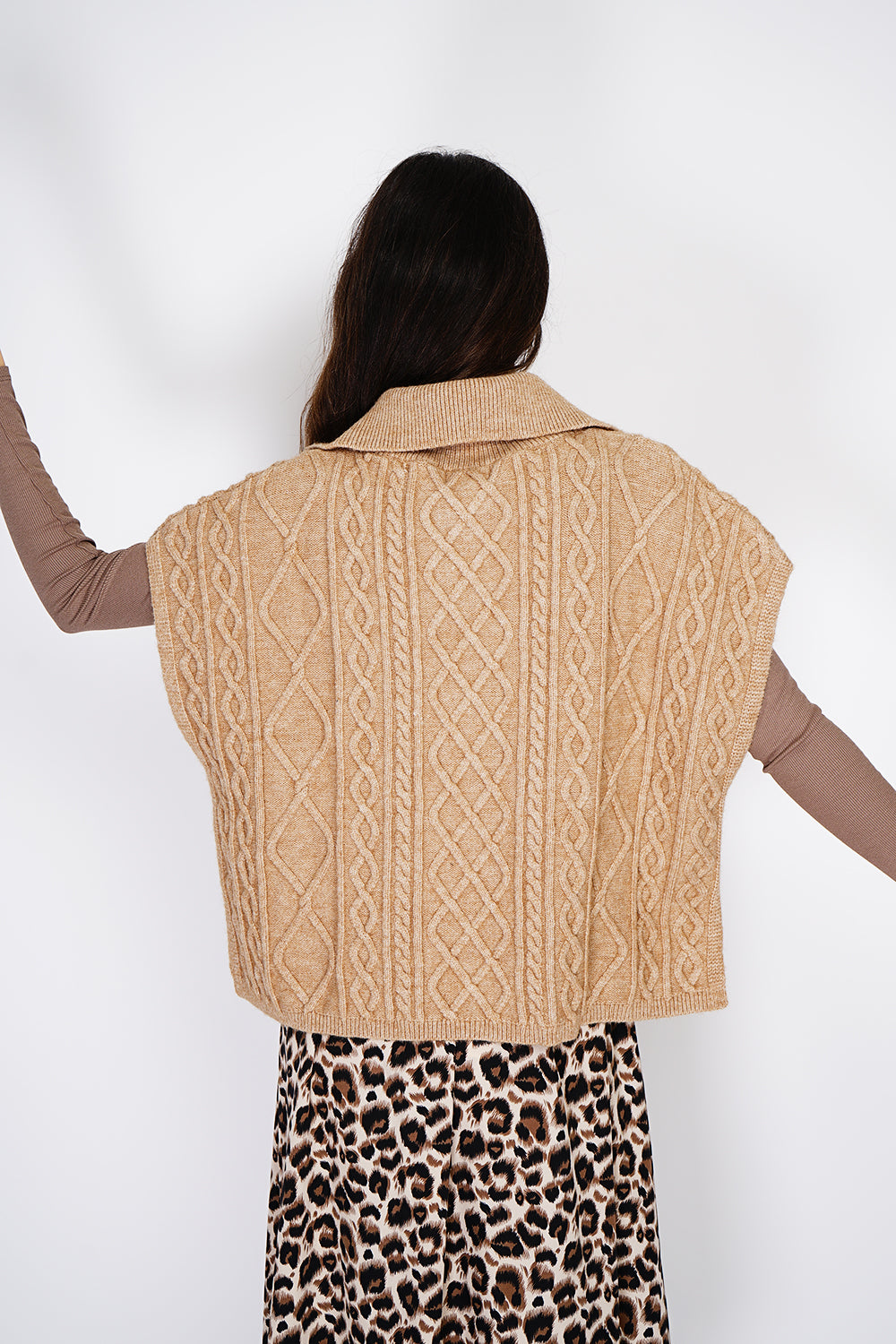 Pull large à capuche poche poitrine – Camel – C&Jo