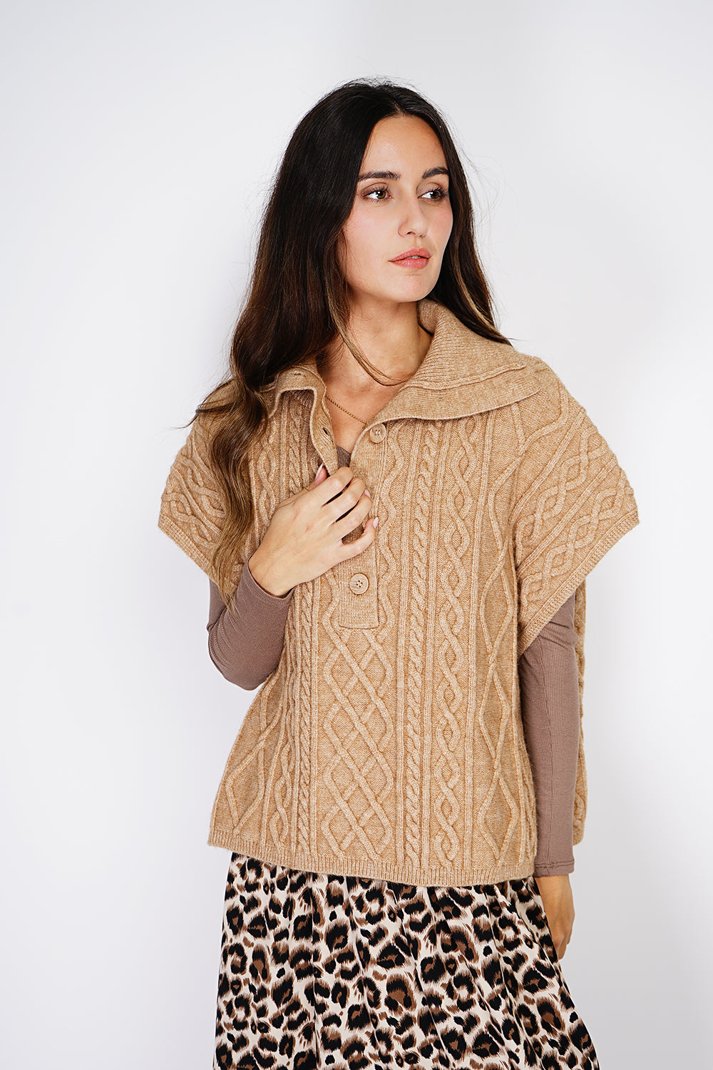 Pull large à capuche poche poitrine – Camel – C&Jo