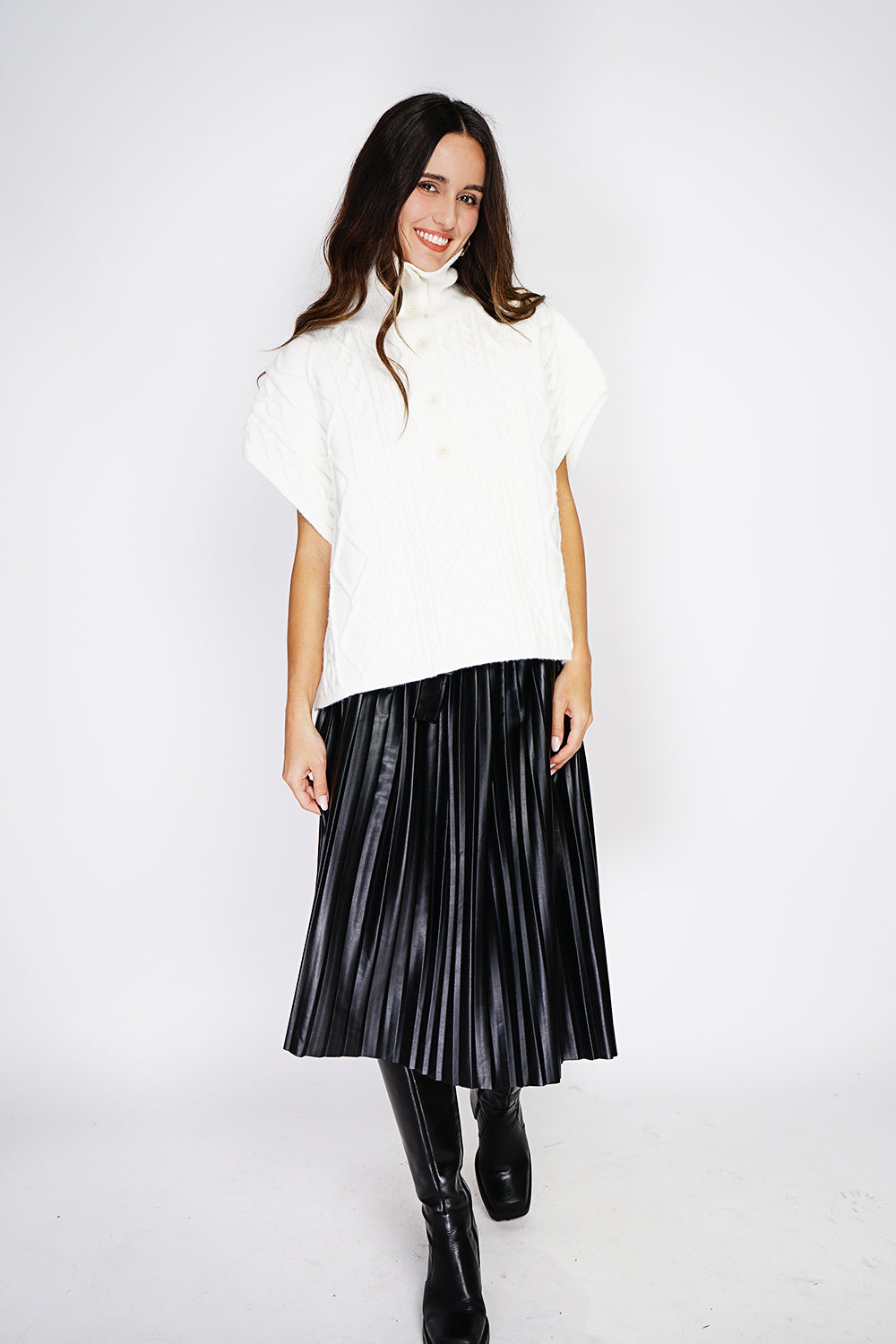 Pull large à capuche poche poitrine – Blanc cassé – C&Jo