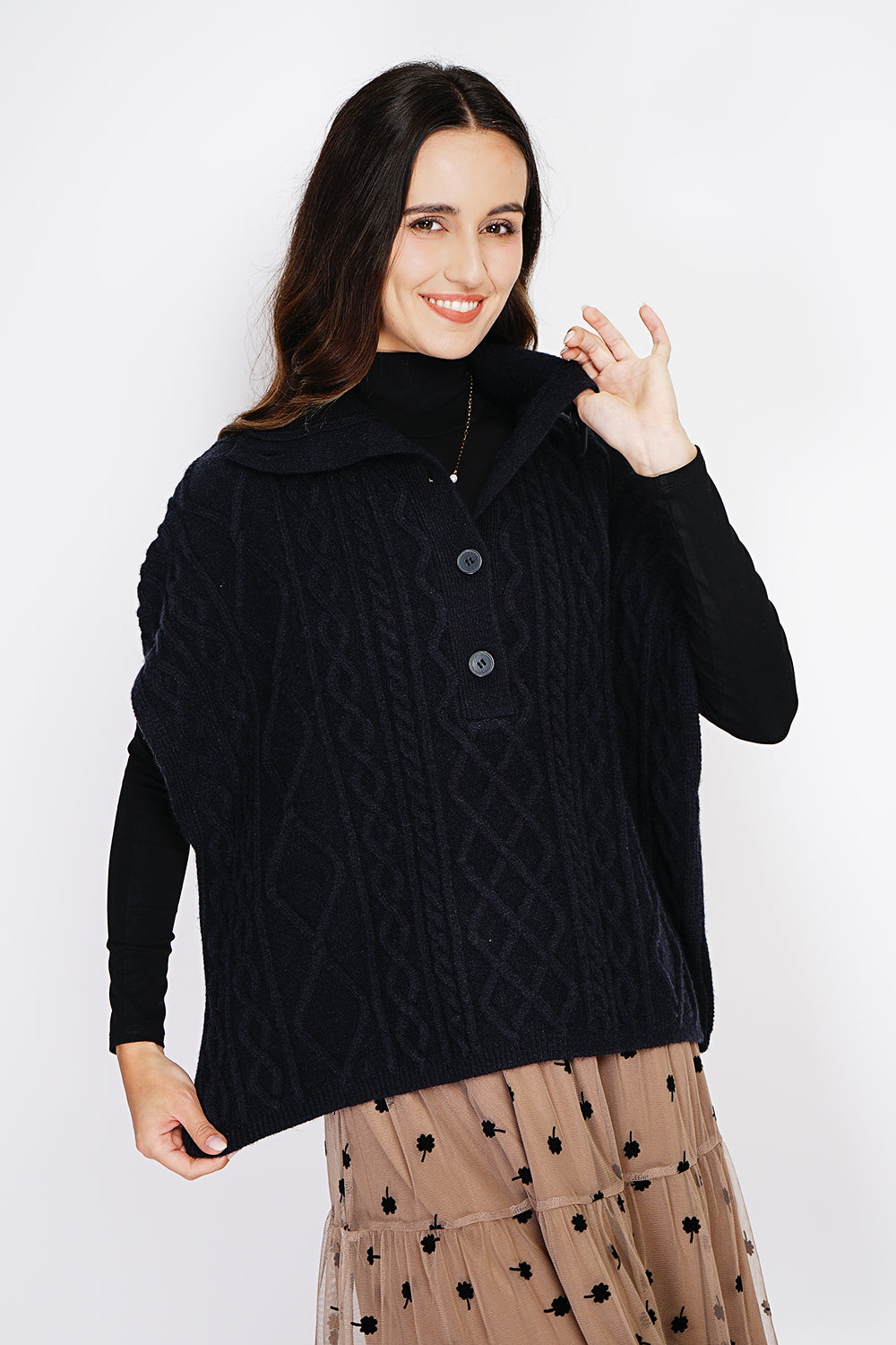 Pull large à capuche poche poitrine – Noir – C&Jo