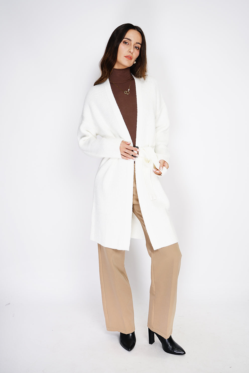 Mid-length V-neck cardigan with fancy buckle belt – Off white – C&Jo