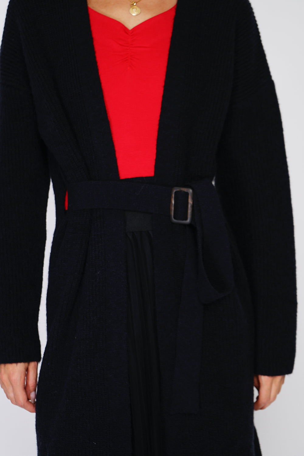 Gilet mi-long col V ceinture à boucle – Noir – C&Jo