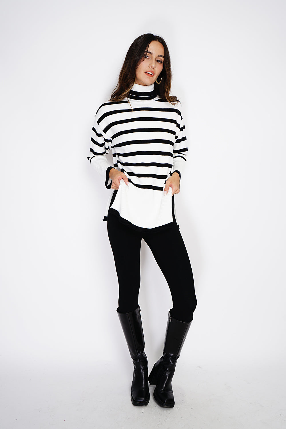 Wide turtleneck tunic in two-tone with long sleeves