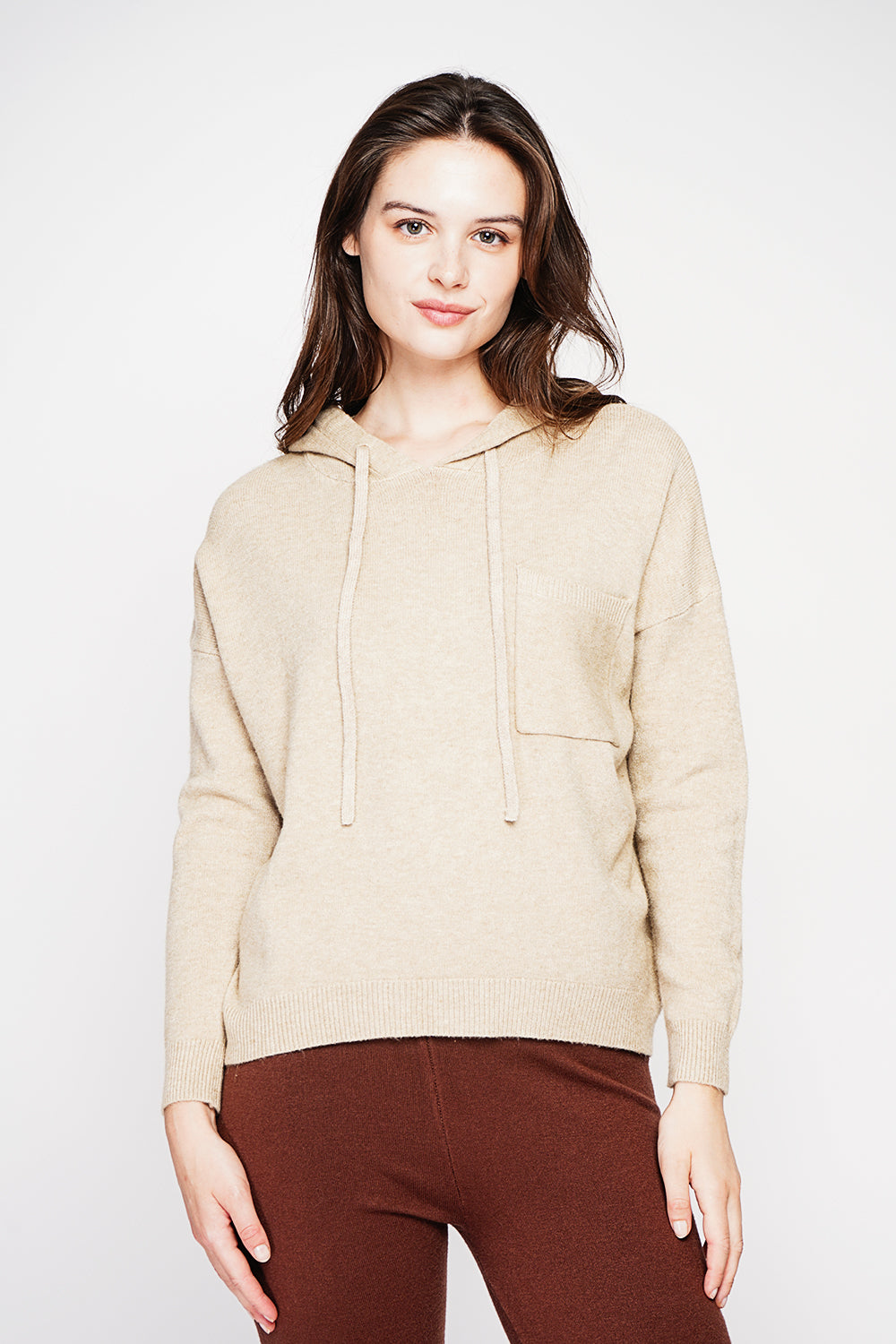 Long-sleeved chest patch pocket hoodie – Nougat – C&Jo