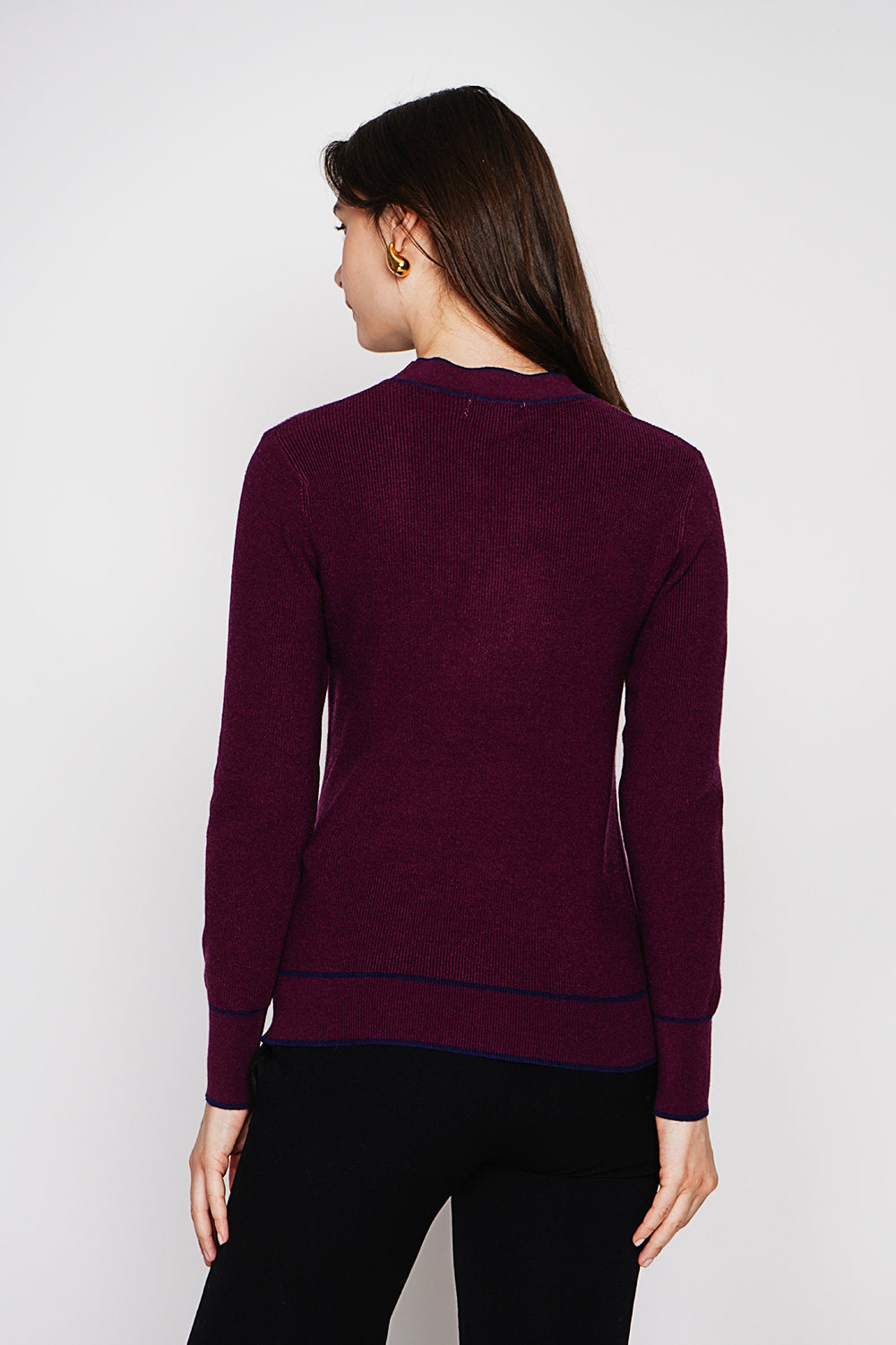 Two-tone V-neck sweater with knot and long sleeves