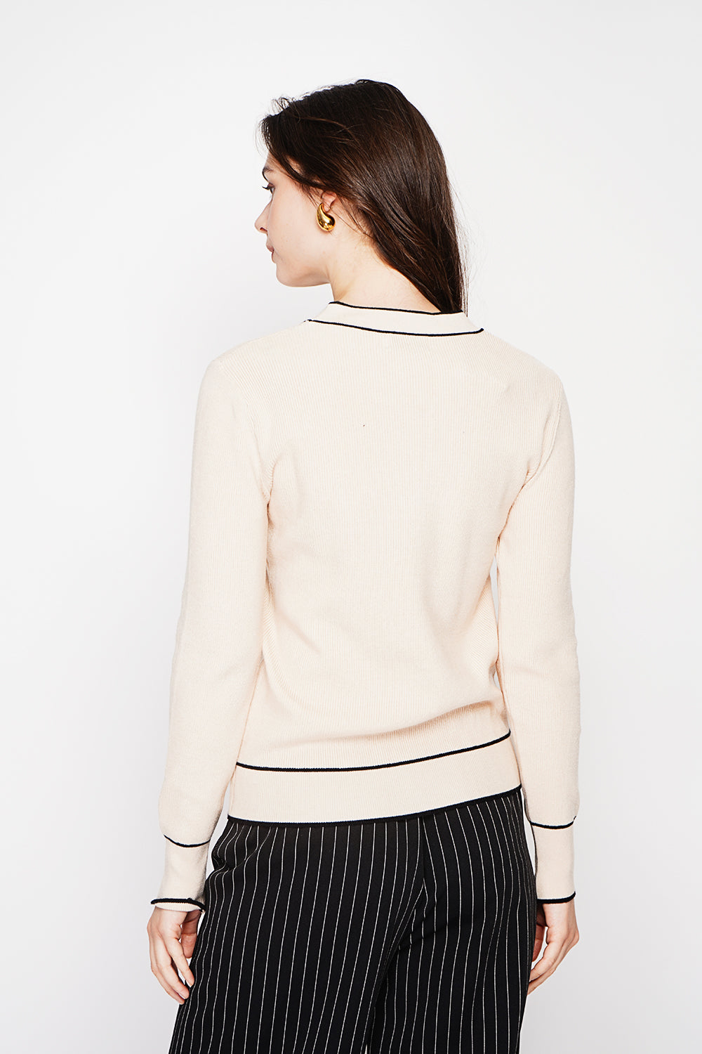 Two-tone V-neck sweater with knot and long sleeves