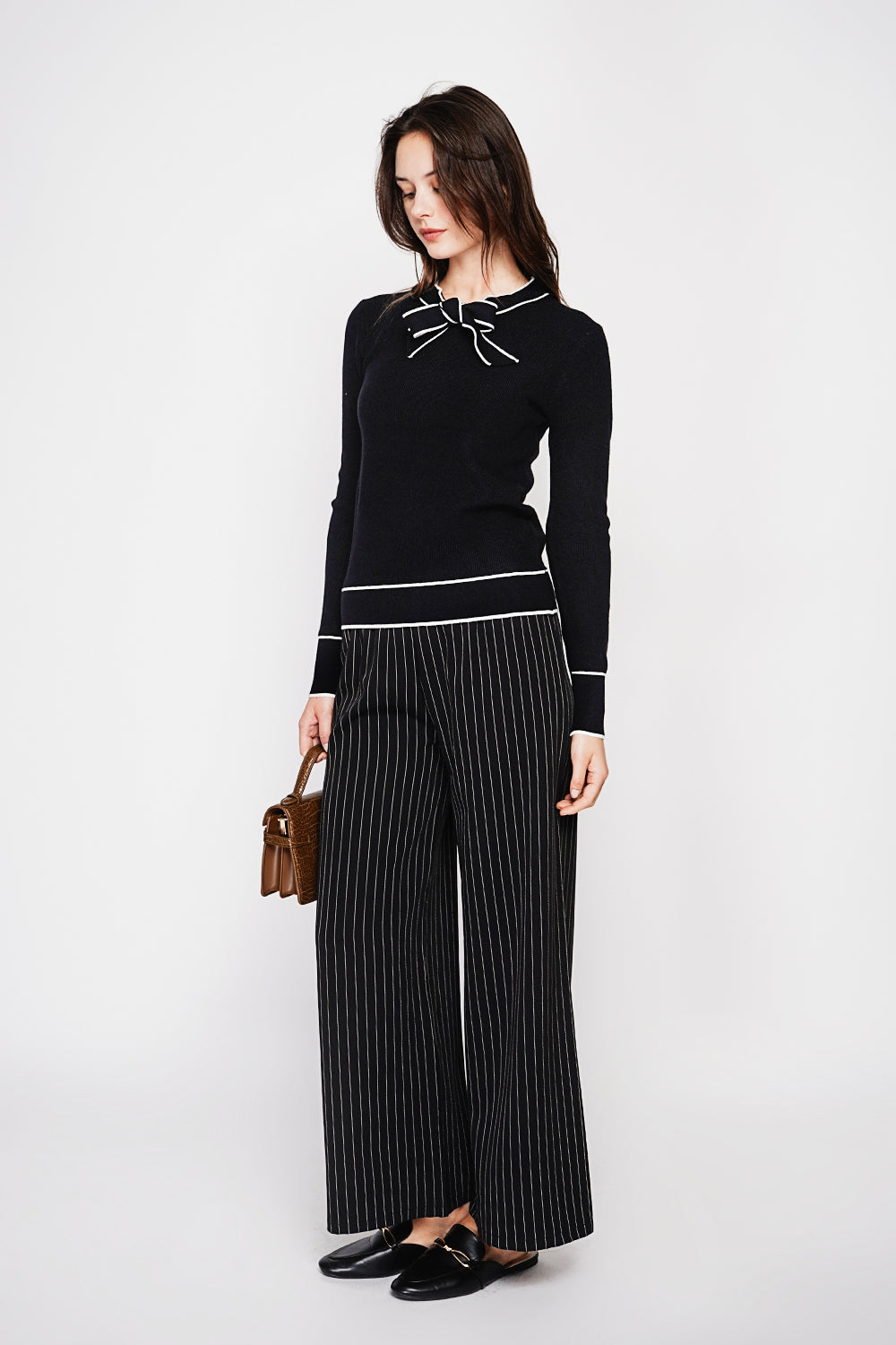 Two-tone V-neck sweater with knot and long sleeves – Black – C&Jo
