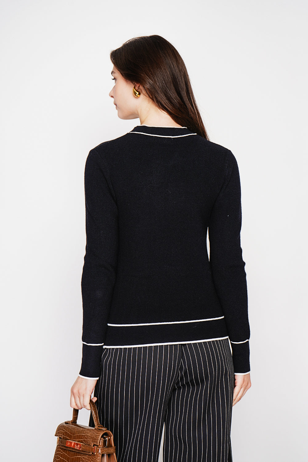 Two-tone V-neck sweater with knot and long sleeves