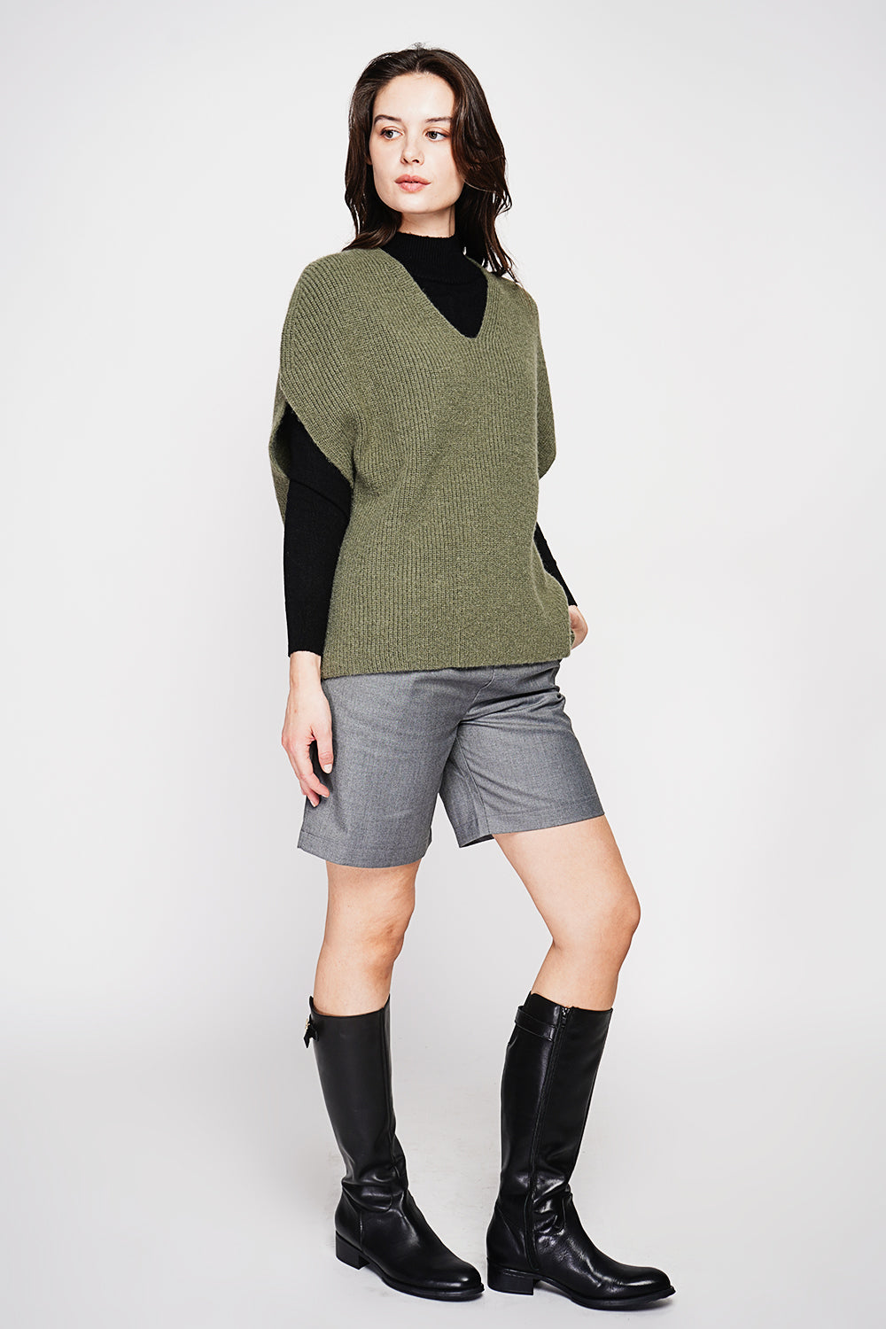 V-neck poncho sweater with fancy knit and oversized cut – Khaki – C&Jo