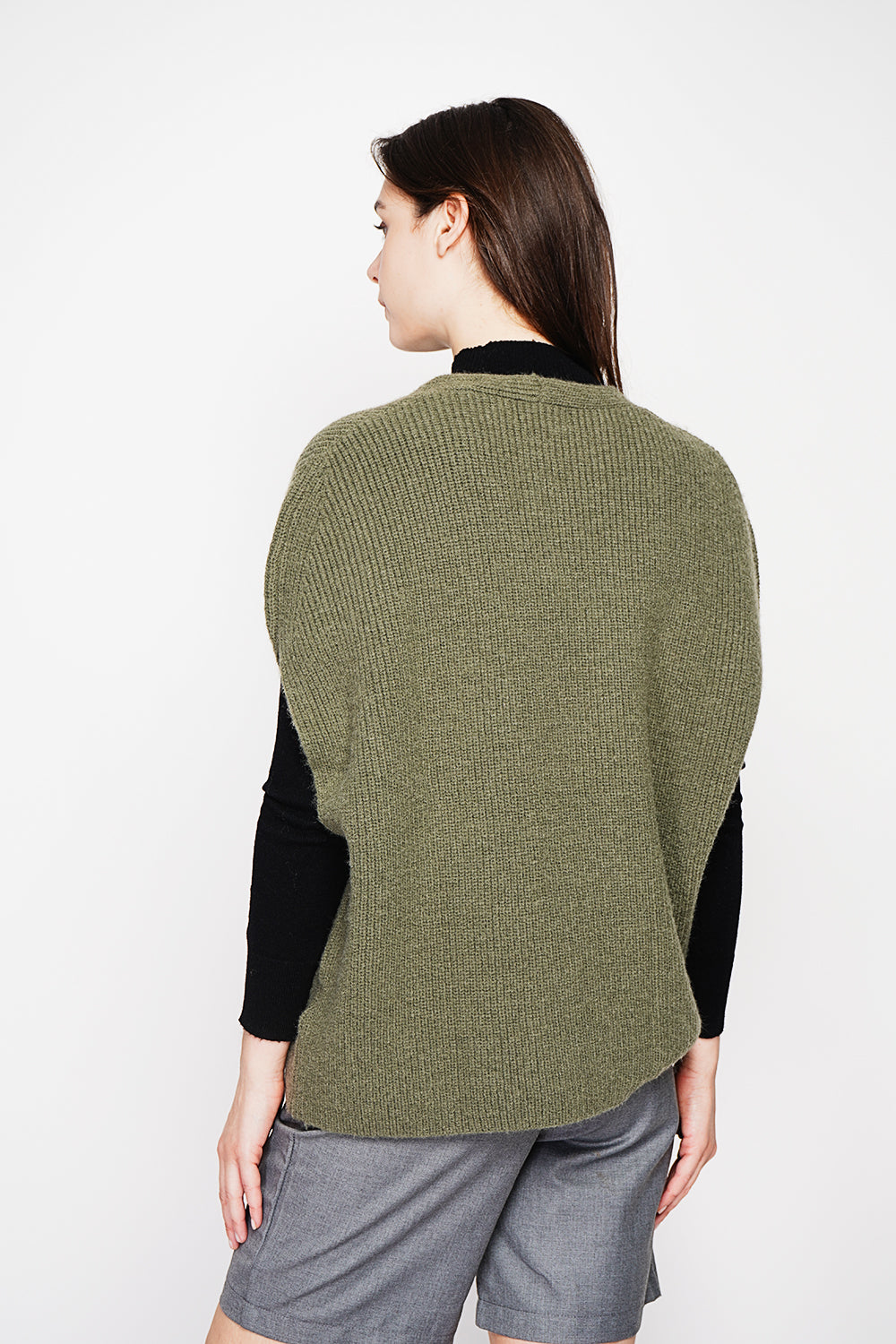 V-neck poncho sweater with fancy knit and oversized cut – Khaki – C&Jo