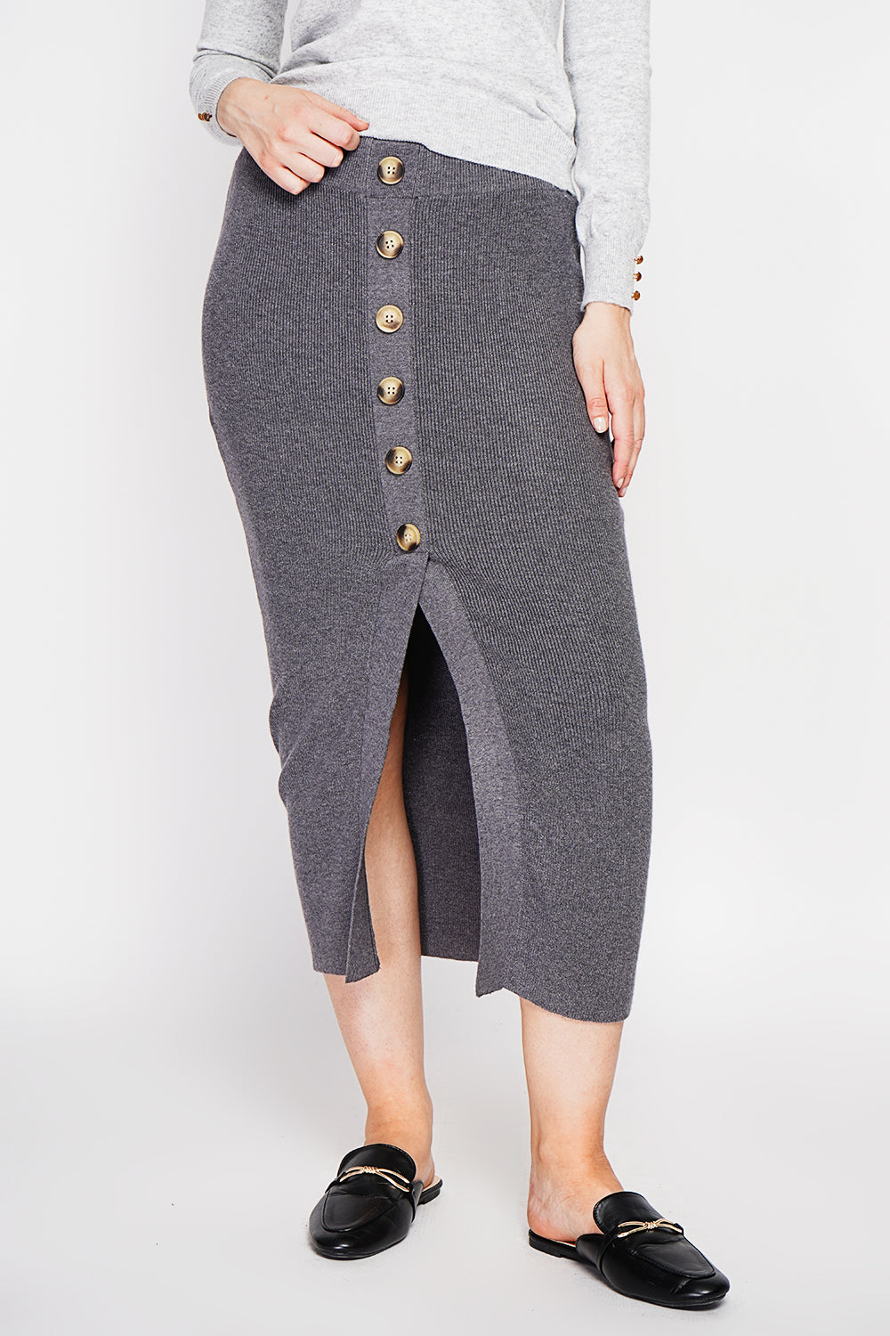 Long ribbed skirt with buttoned front