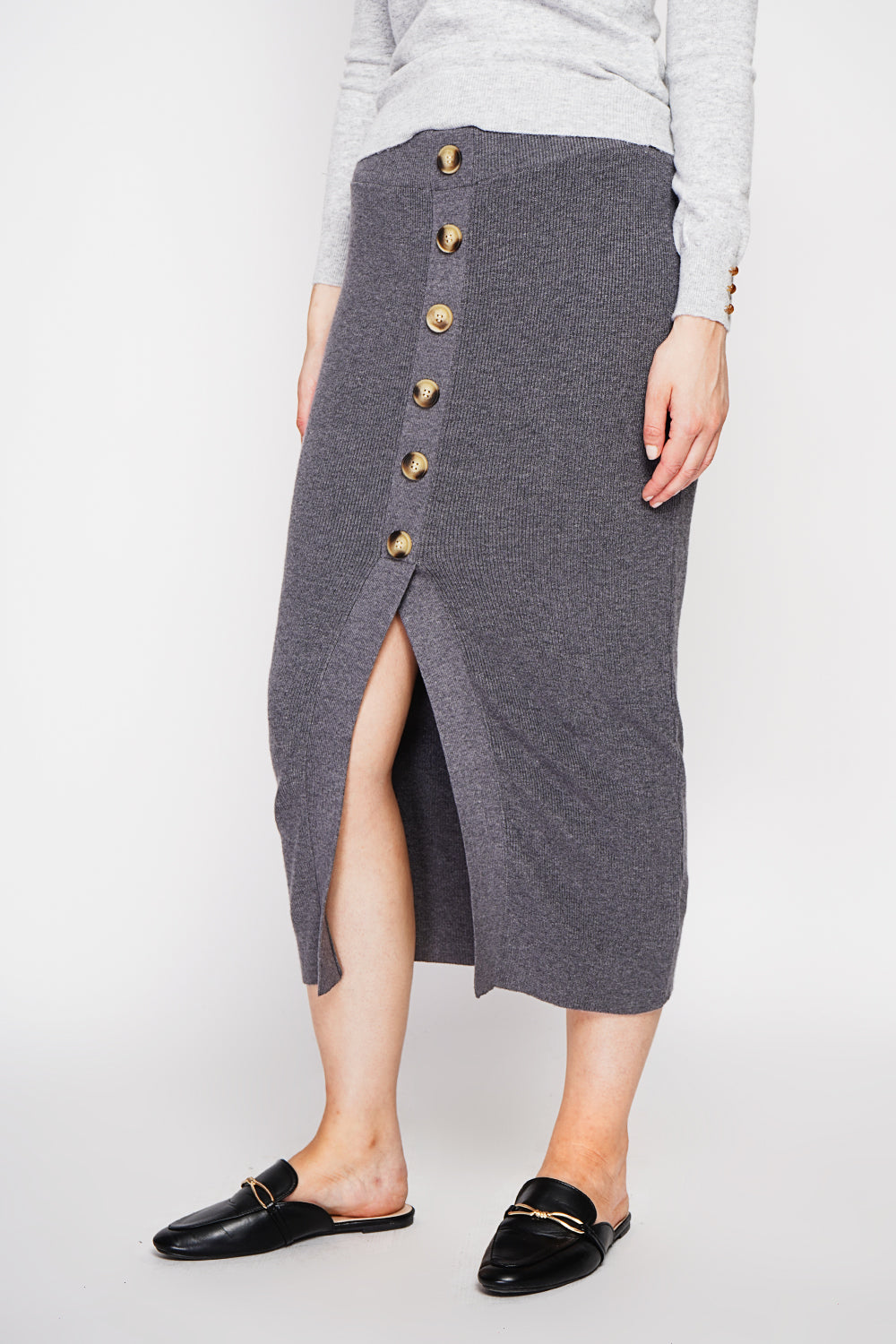 Long ribbed skirt with buttoned front