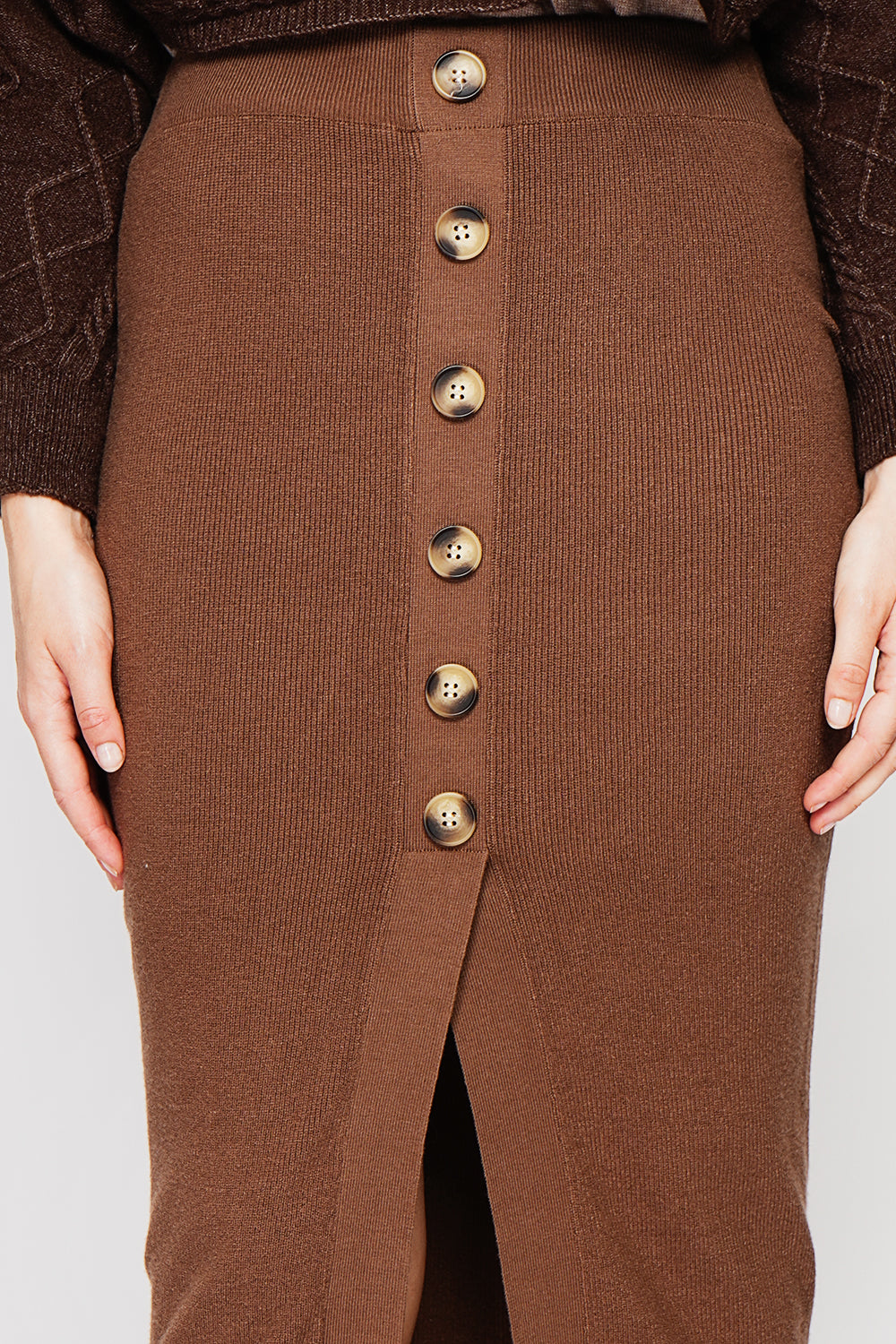 Long ribbed skirt with buttoned front