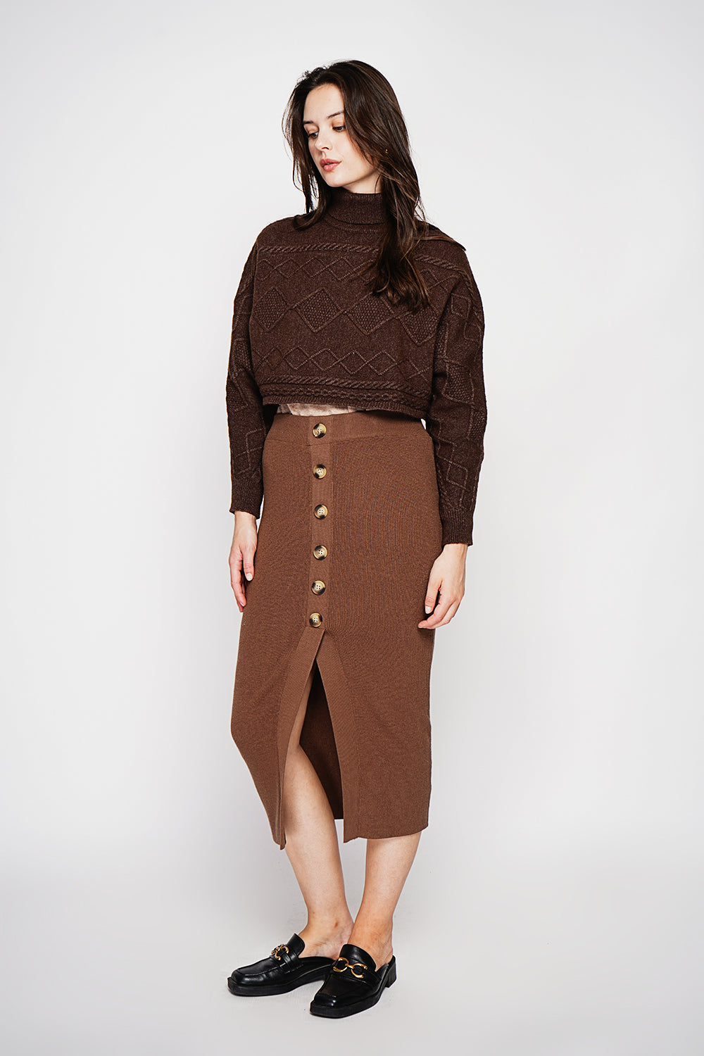 Long ribbed skirt with buttoned front