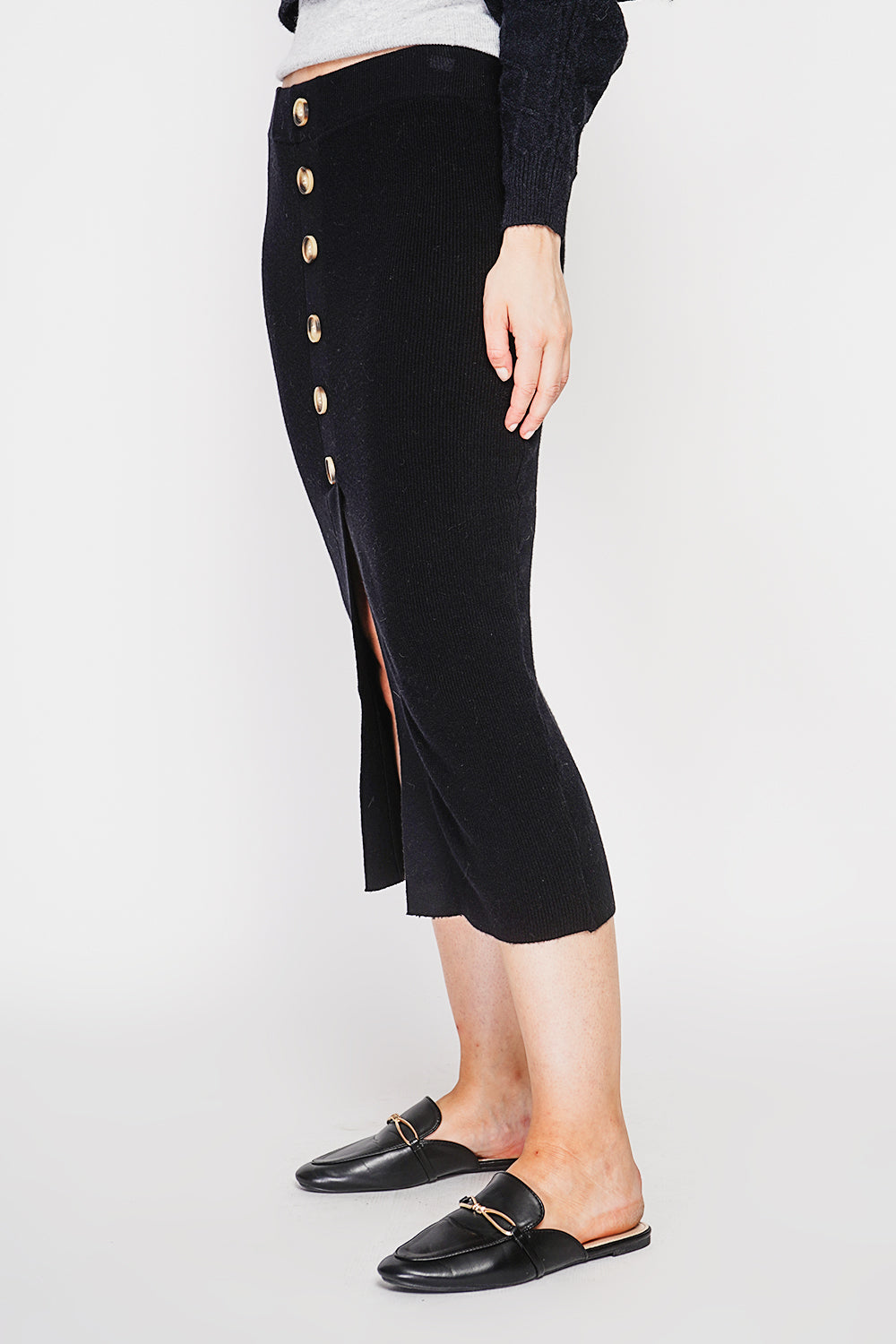 Long ribbed skirt with buttoned front