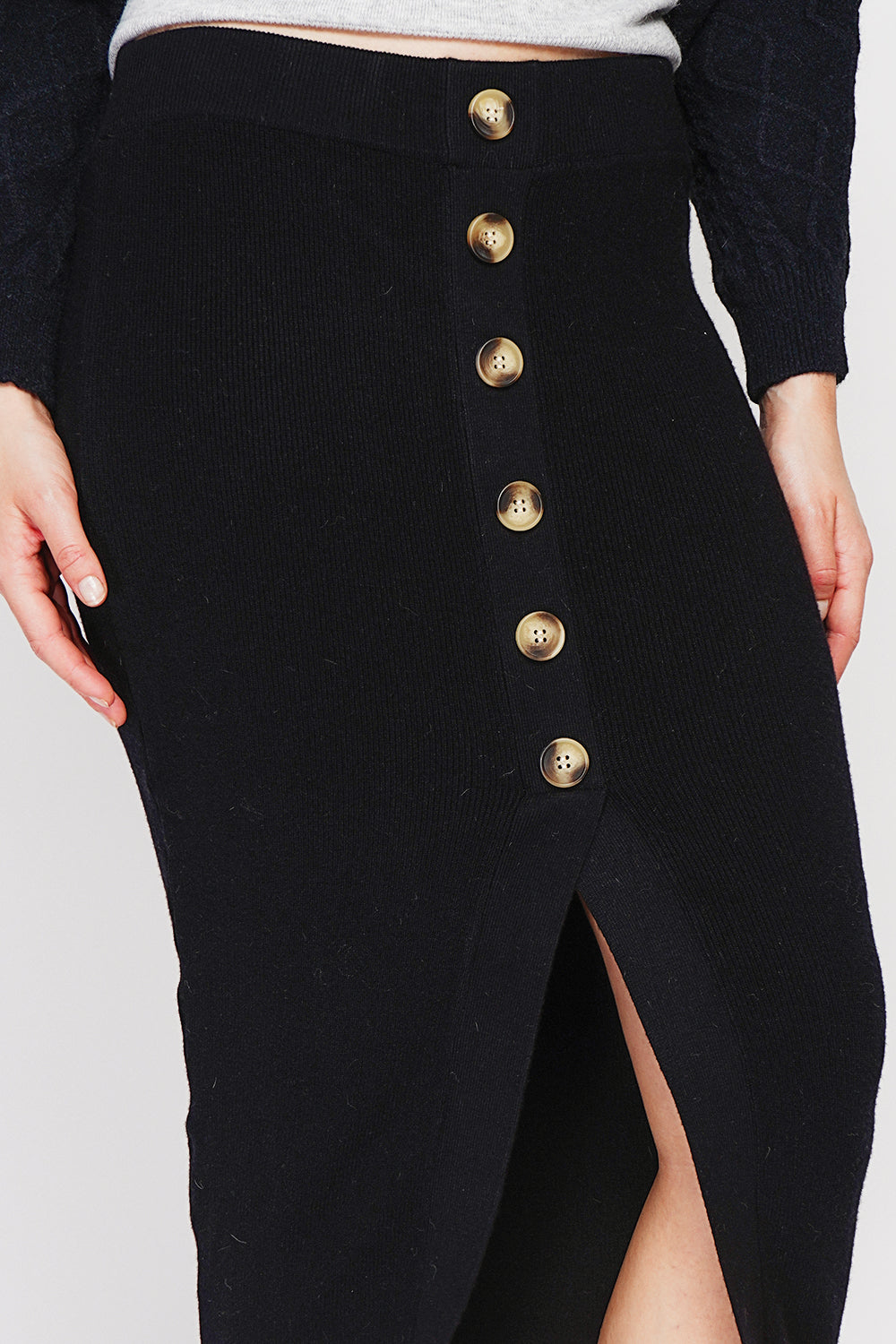 Long ribbed skirt with buttoned front