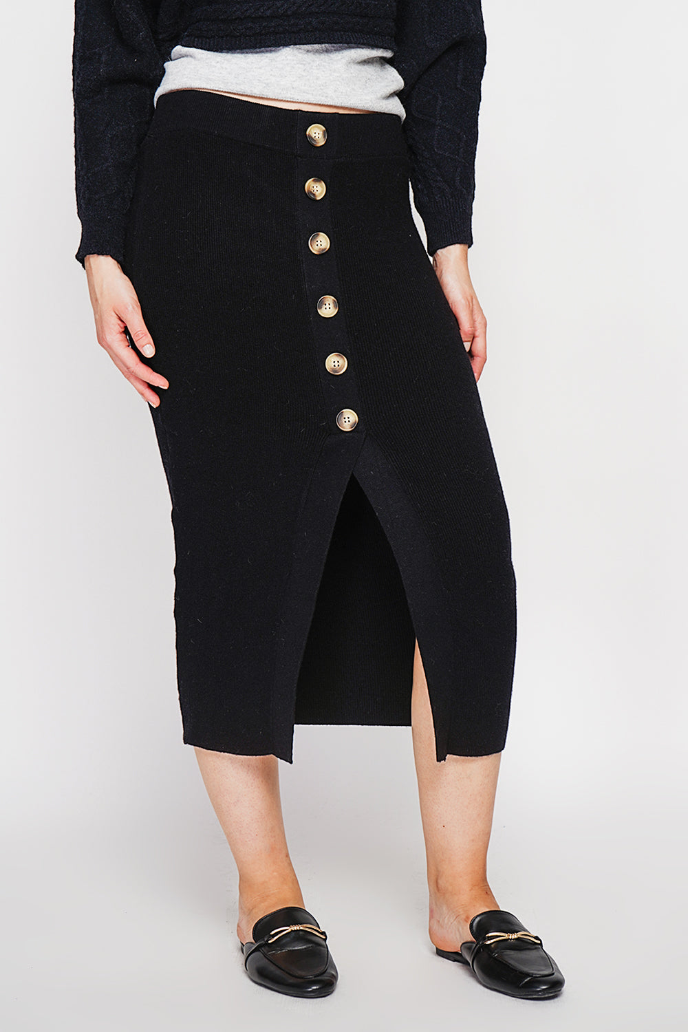 Long ribbed skirt with buttoned front