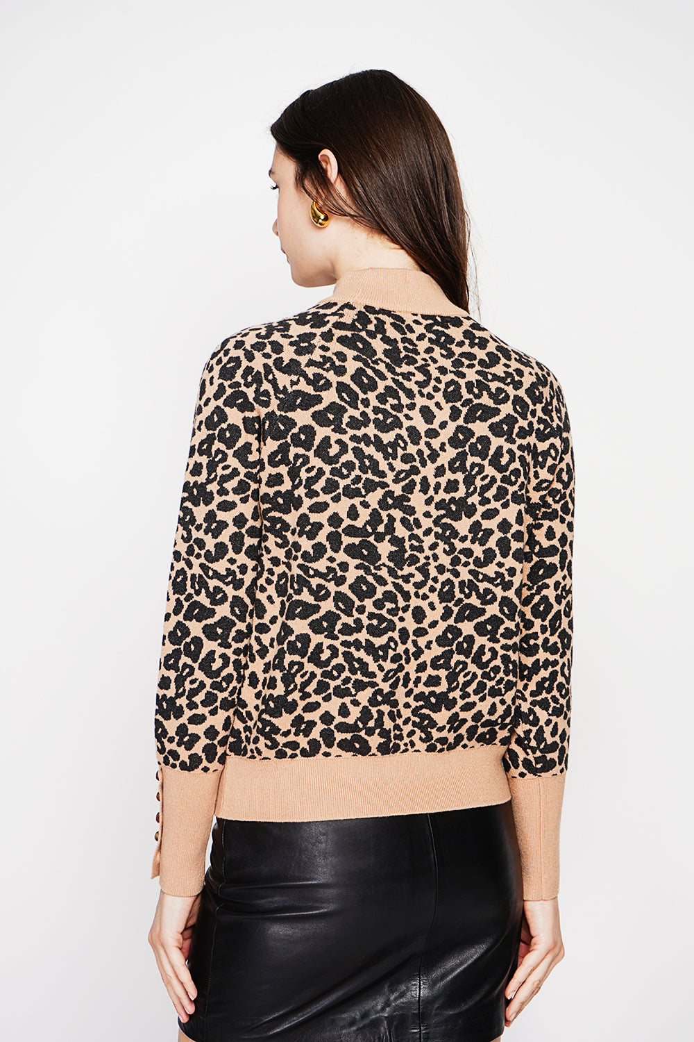 Wide high neck sweater in leopard pattern