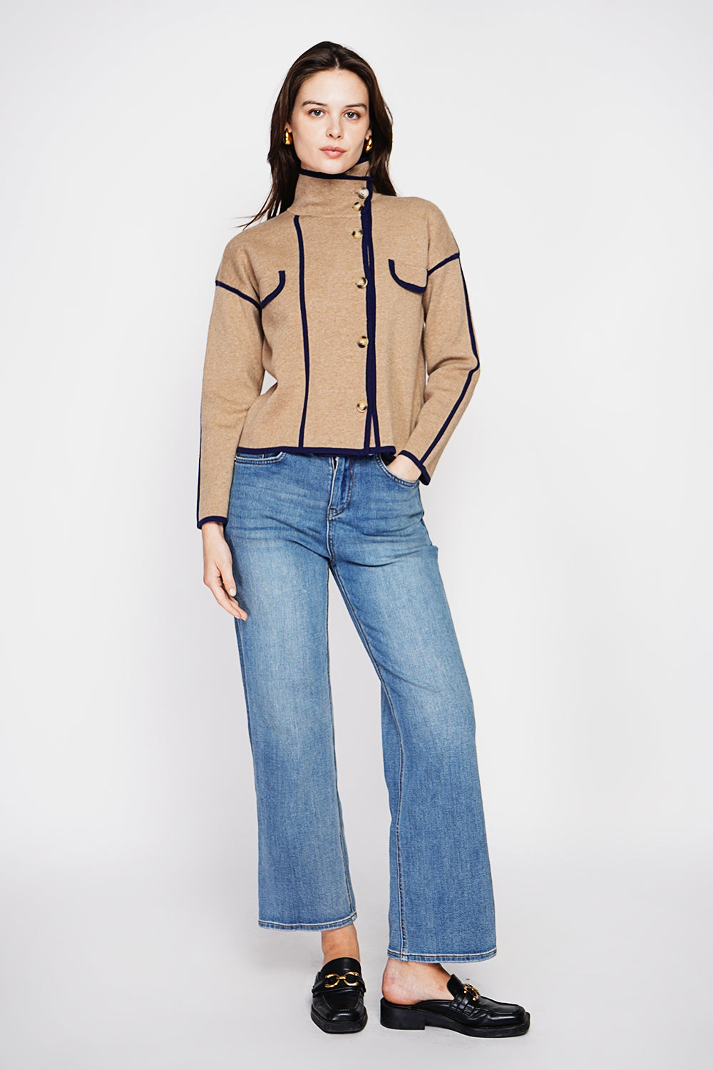Two-tone stand-up collar jacket with long sleeves