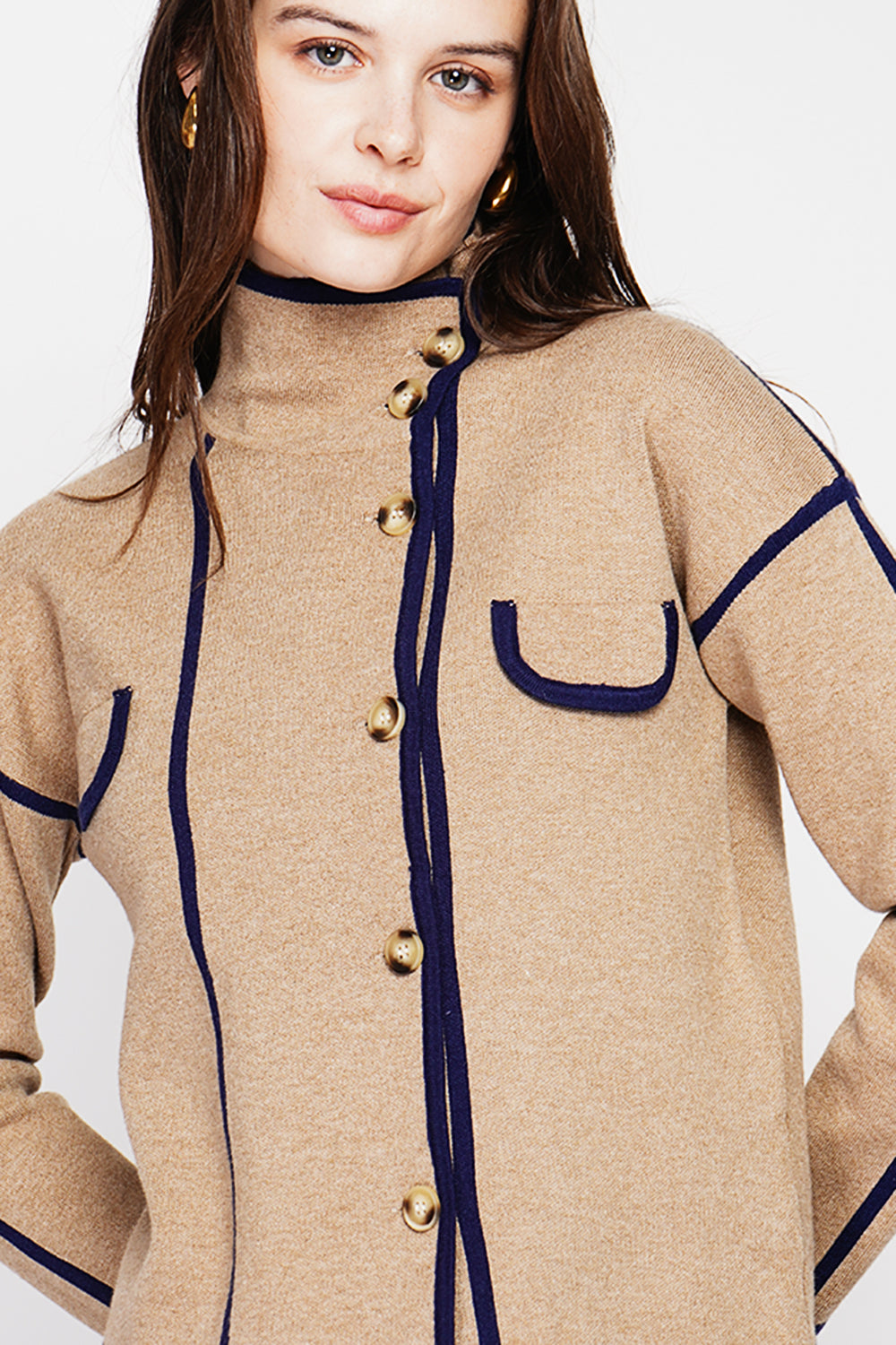 Two-tone stand-up collar jacket with long sleeves