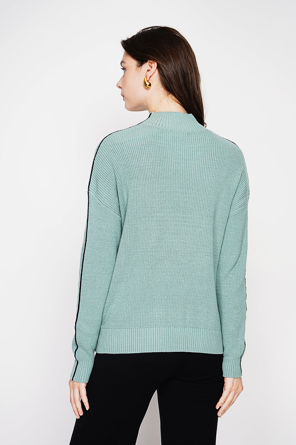 Two-tone high neck sweater Oversized fit with long sleeves