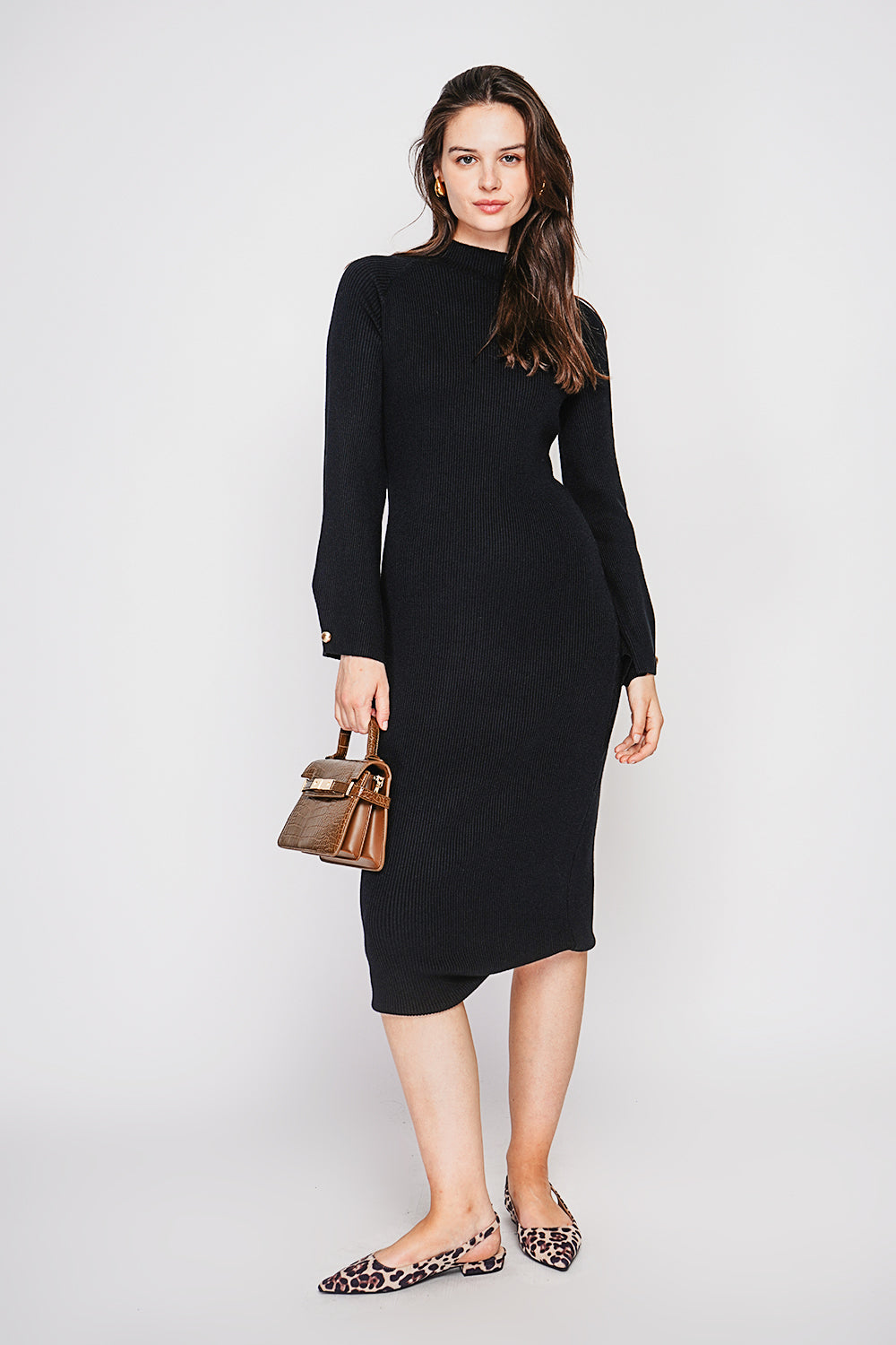 Robe côtelée col montant manches boutonnées – Noir – C&Jo