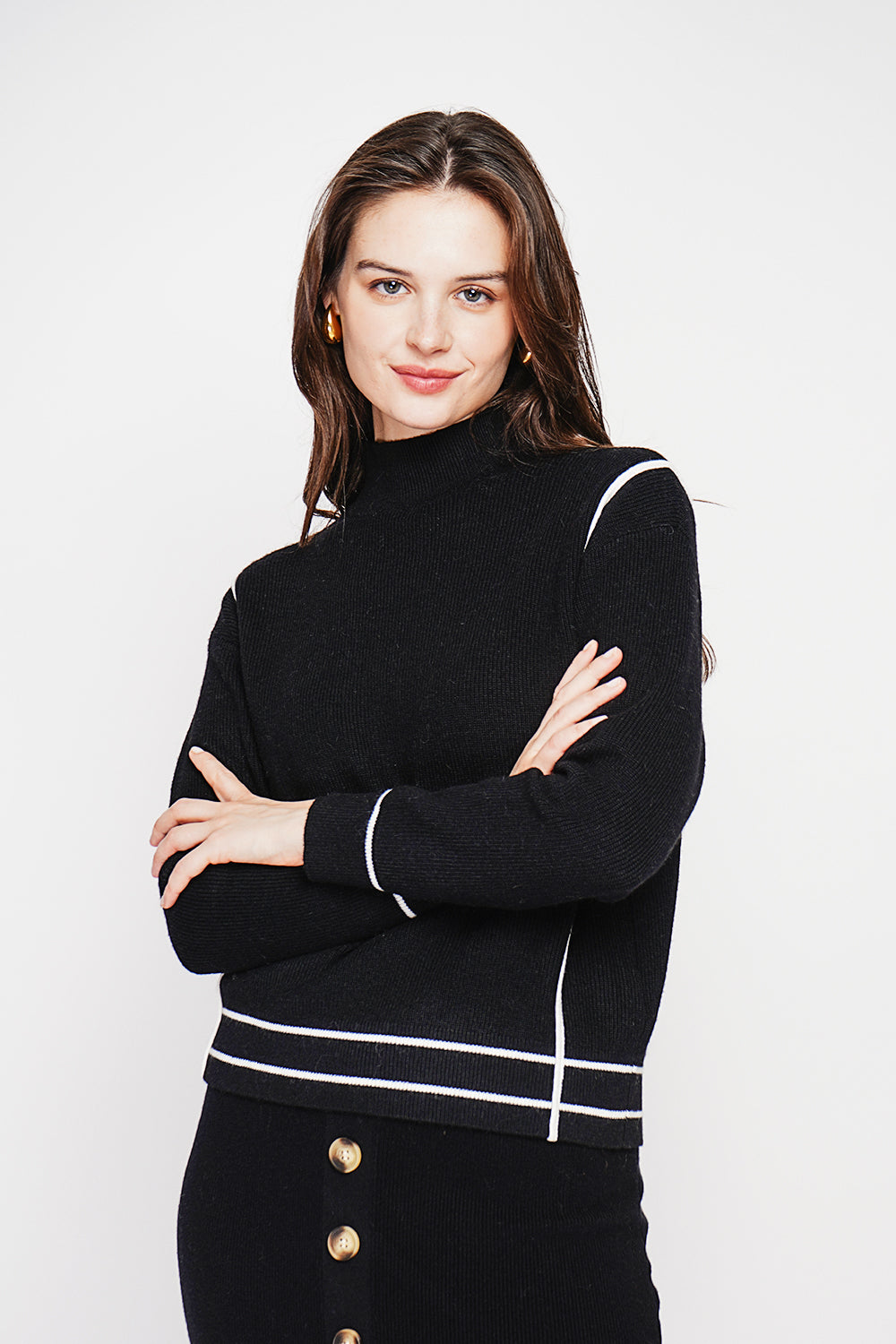 Two-tone oversized high neck sweater with long sleeves