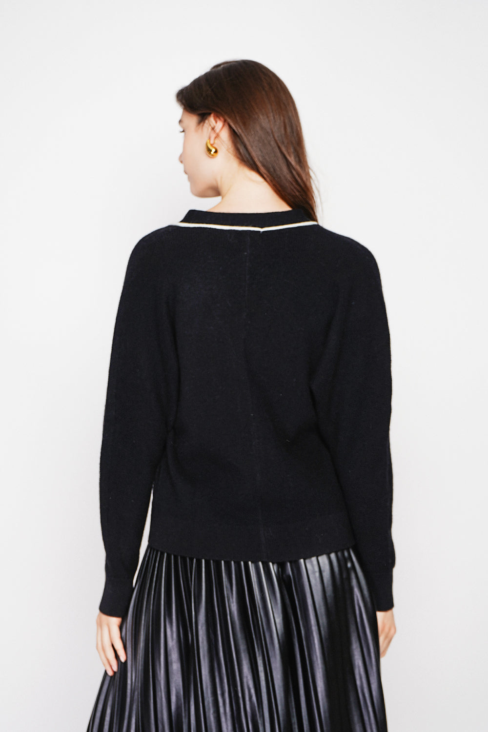 Oversized V-neck sweater with long sleeves