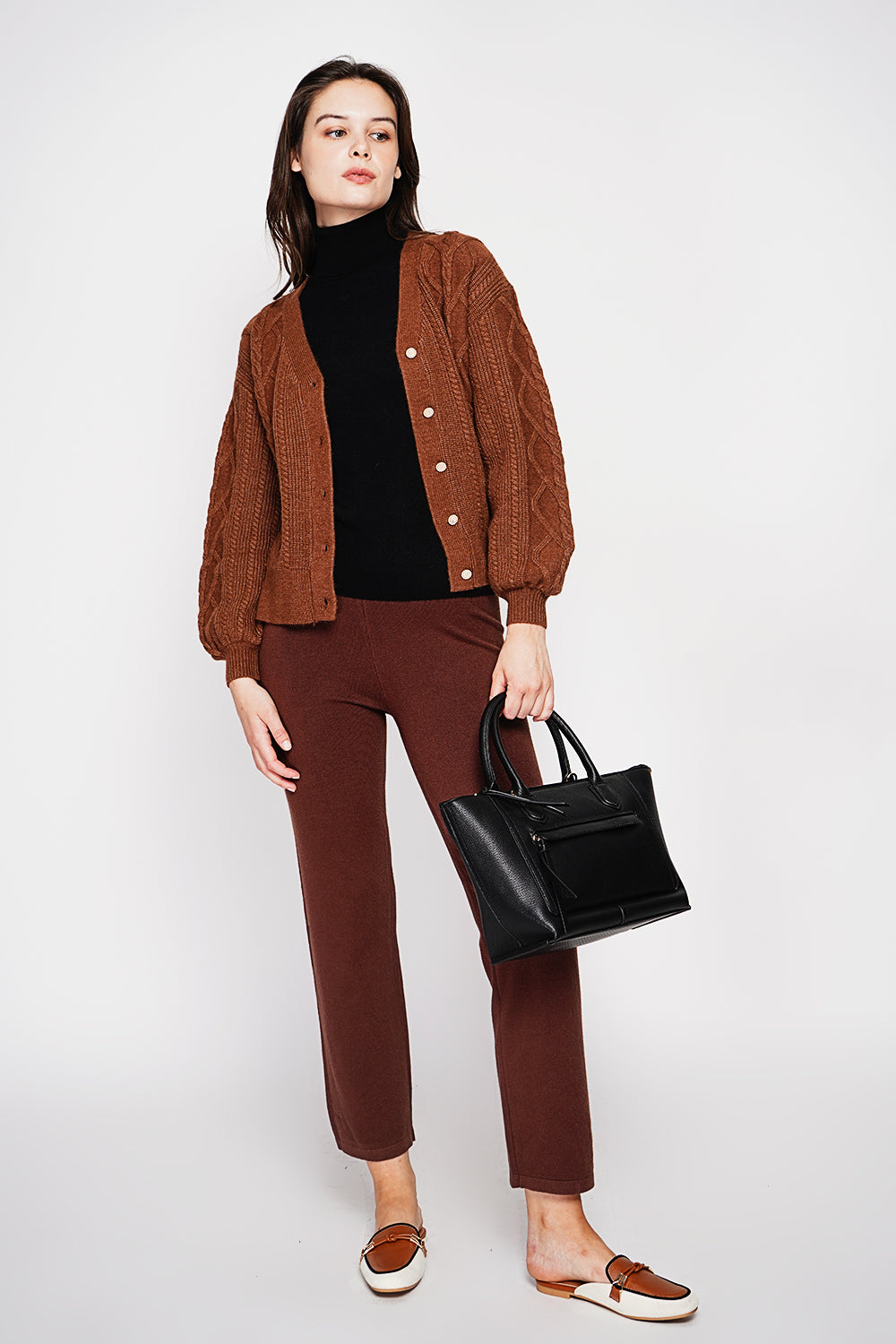 V-neck cardigan in fancy knit, oversized cut with long sleeves – Brown – C&Jo