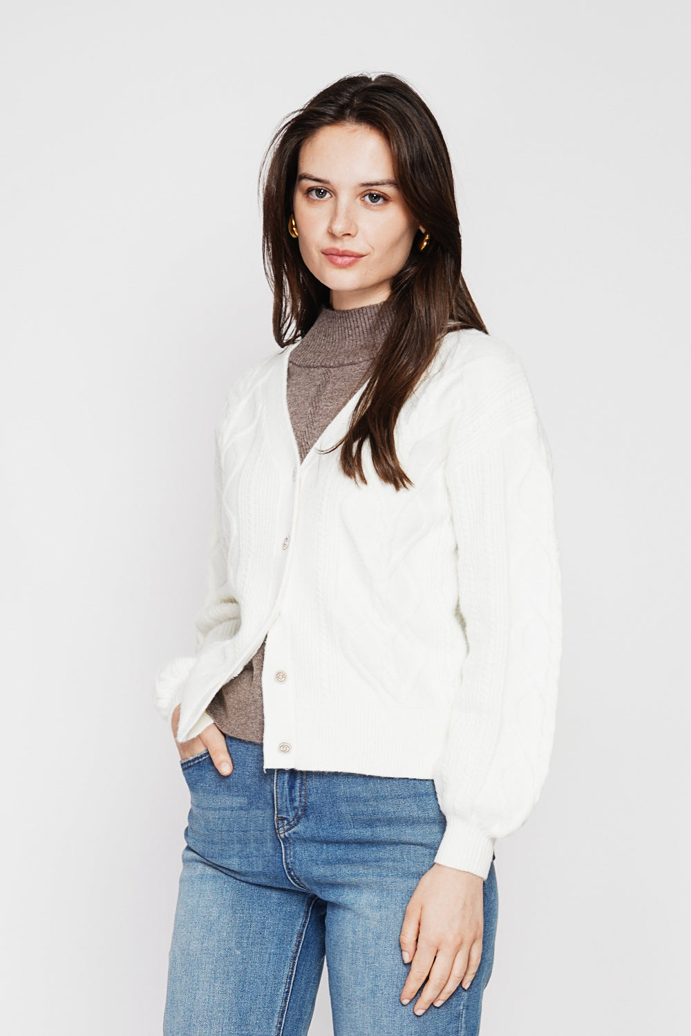 V-neck cardigan in fancy knit, oversized cut with long sleeves – Off white – C&Jo