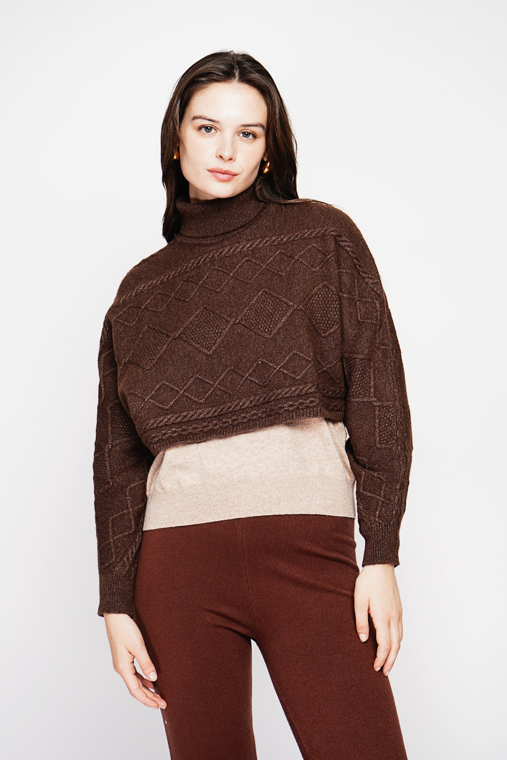 Short turtleneck poncho with long sleeves – Coffee – C&Jo