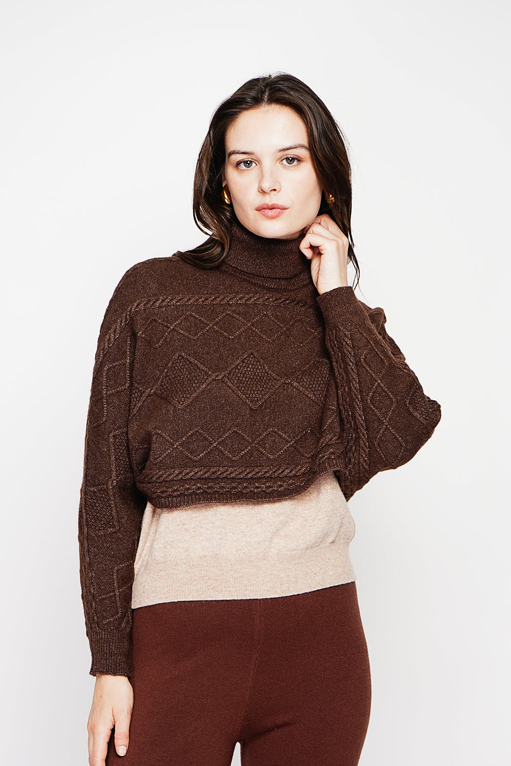 Short turtleneck poncho with long sleeves – Coffee – C&Jo
