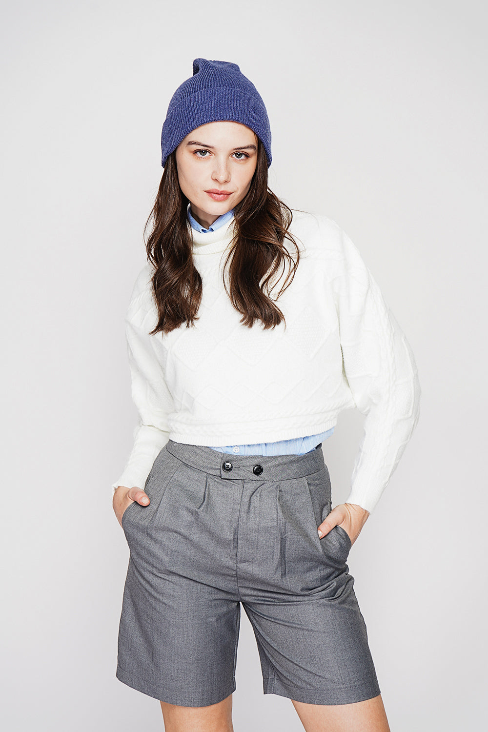 Short turtleneck poncho with long sleeves – Off white – C&Jo