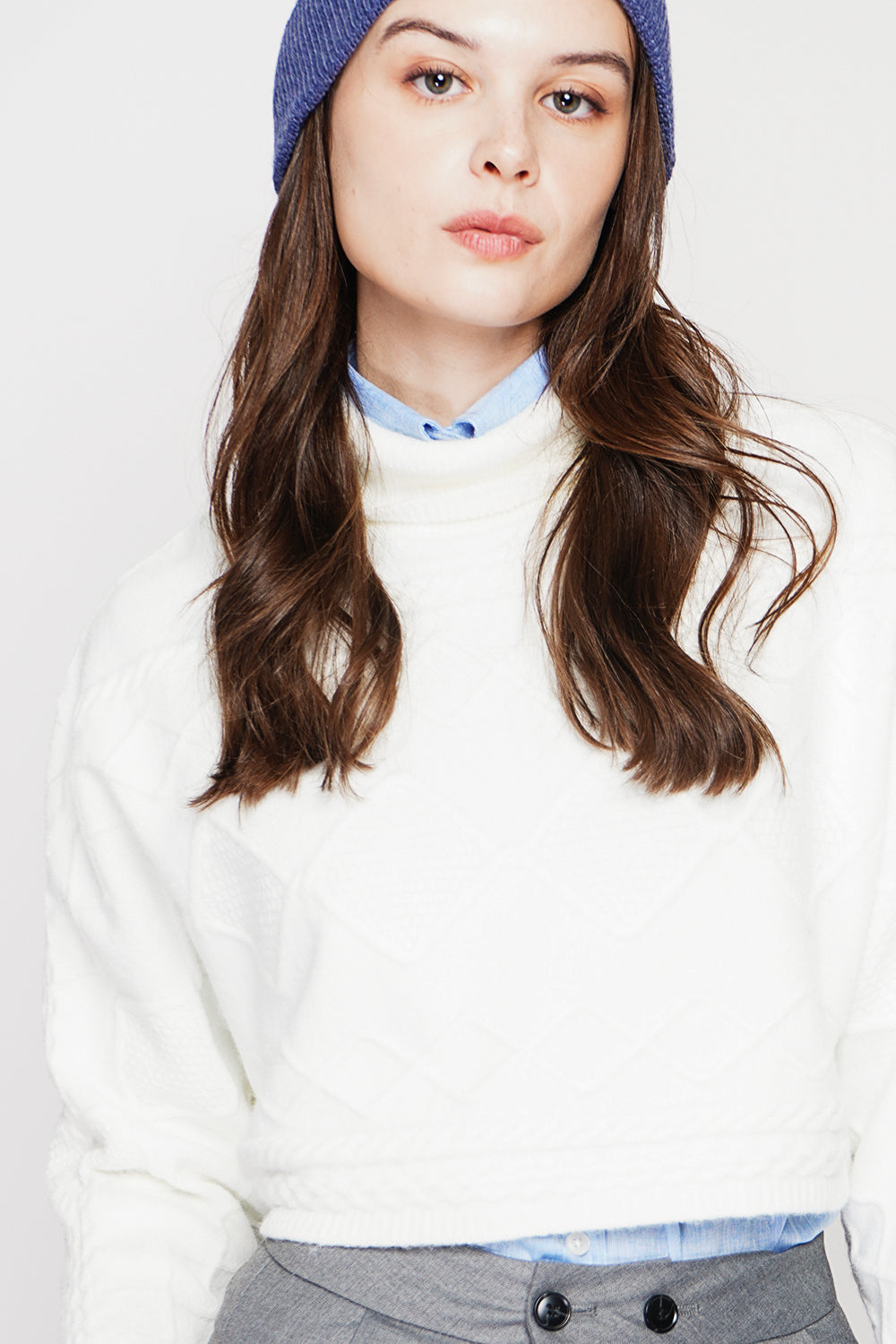 Short turtleneck poncho with long sleeves – Off white – C&Jo