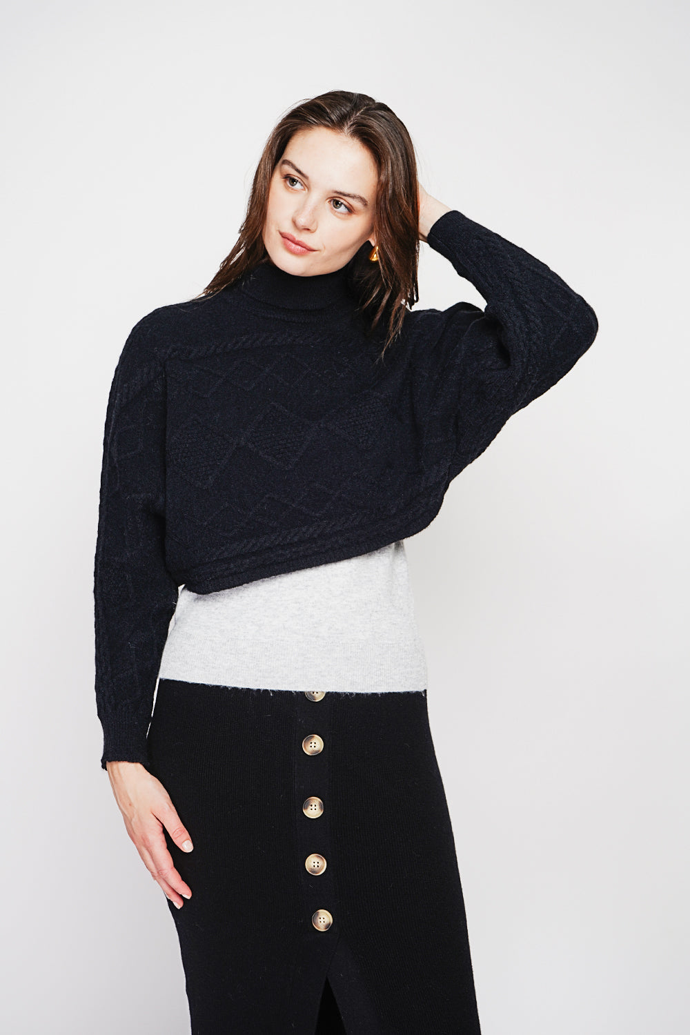 Poncho court col roulé torsadé – Noir – C&Jo
