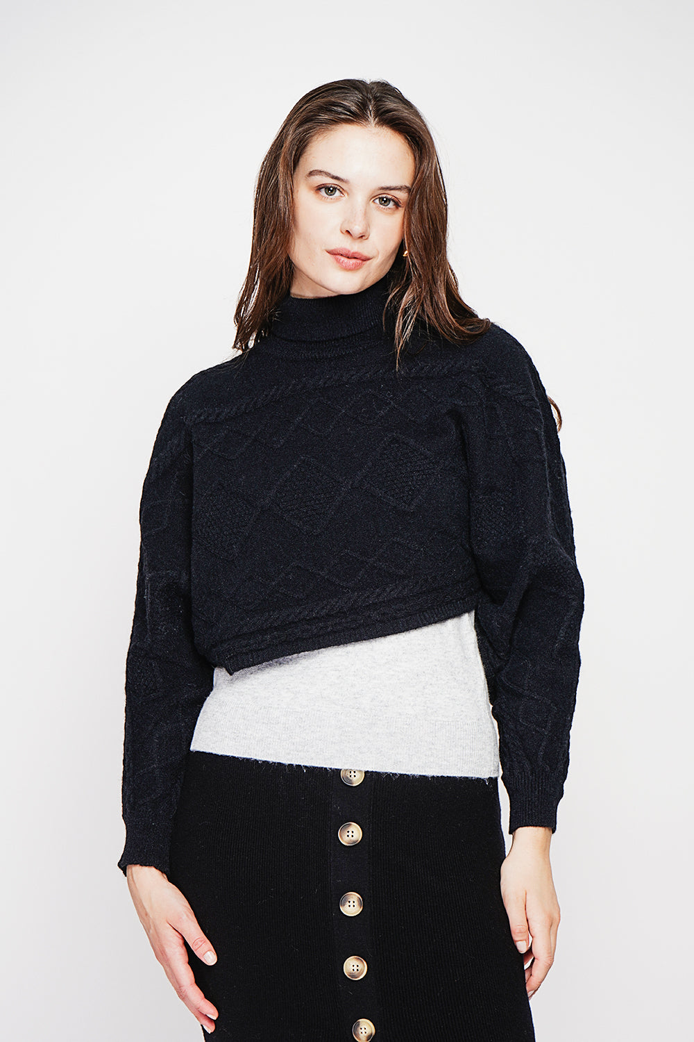 Short turtleneck poncho with long sleeves – Black – C&Jo